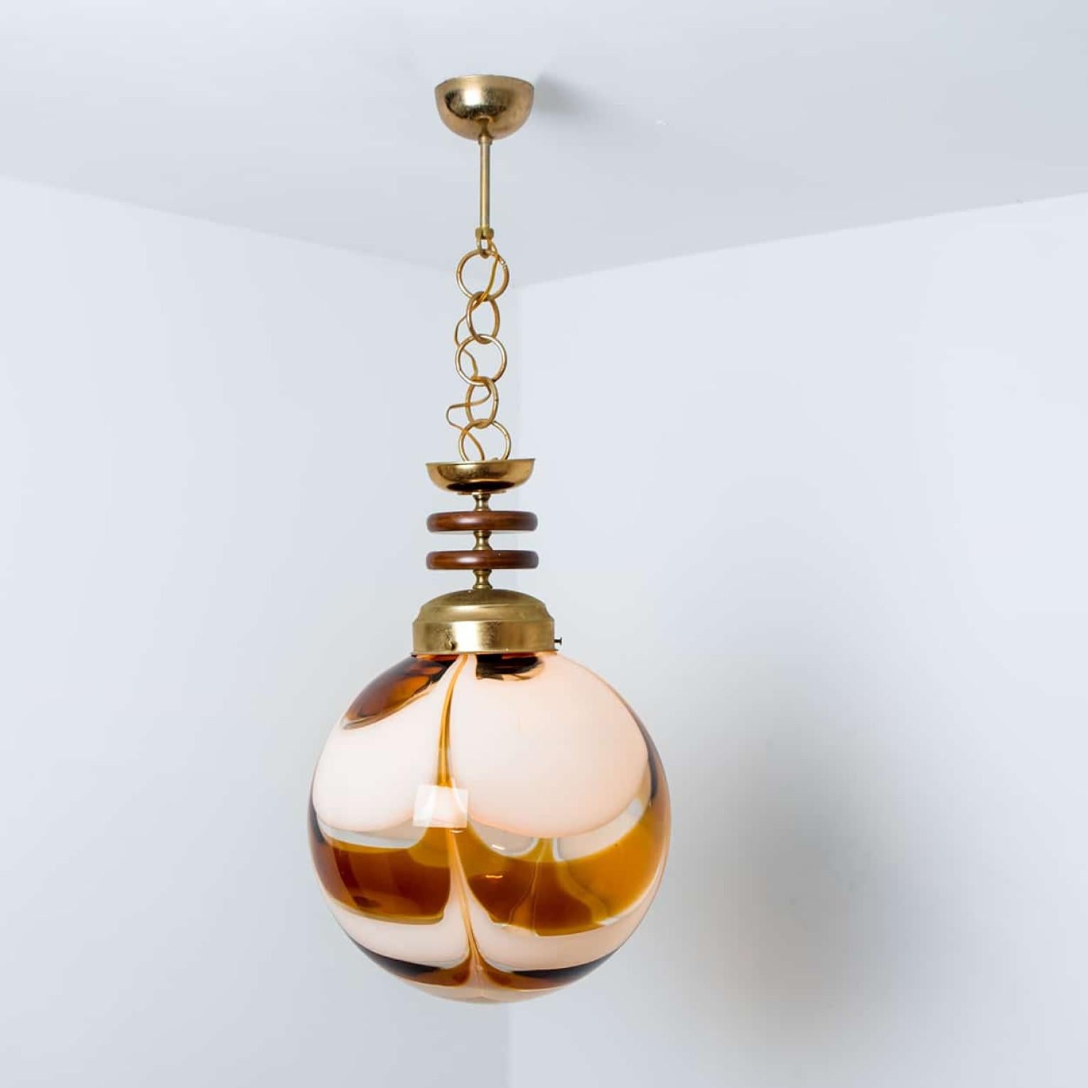 Lampada a sospensione rotonda marmorizzata di Carlo Nason per Mazzega in vendita 4