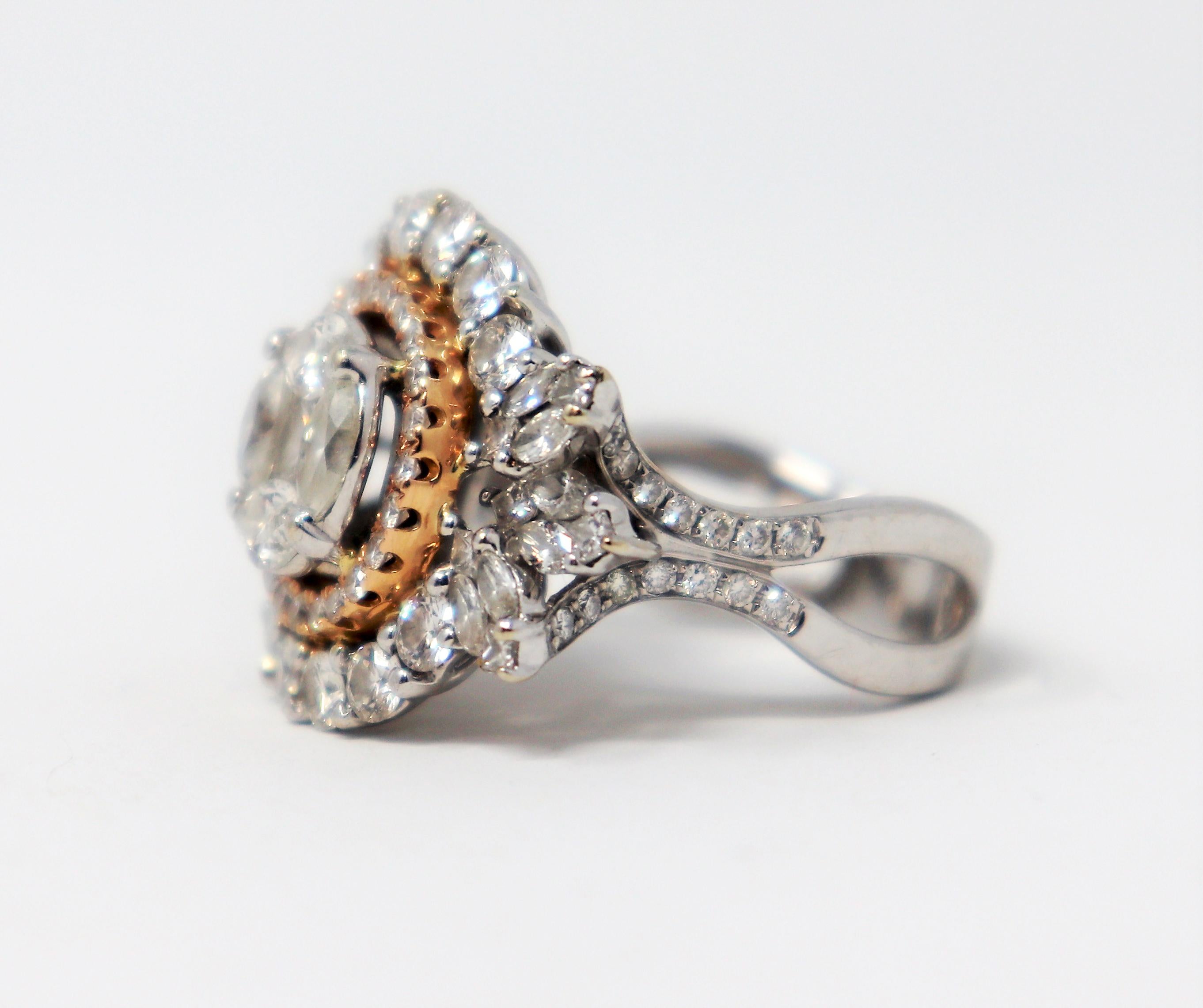 Bague double halo de diamants ronds, marquises et princesses en or blanc et rose 18 carats en vente 1