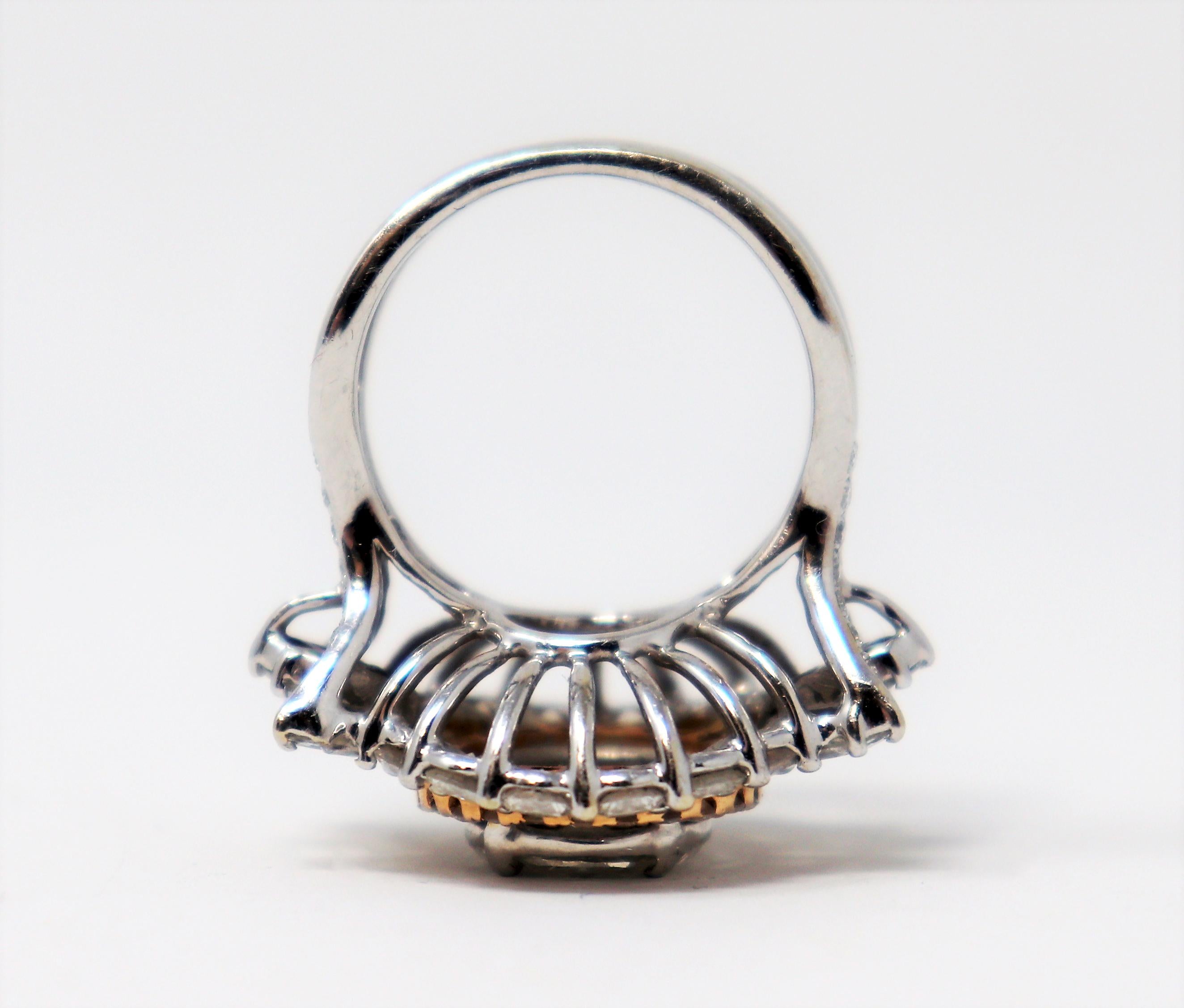 Bague double halo de diamants ronds, marquises et princesses en or blanc et rose 18 carats en vente 3
