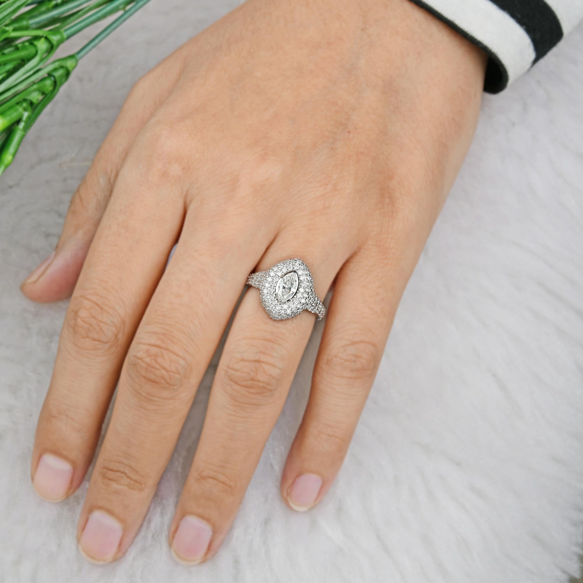 Im Angebot: Runder Marquiseschliff SI/H Diamant-Cluster-Verlobungsring aus 14k Weißgold () 2