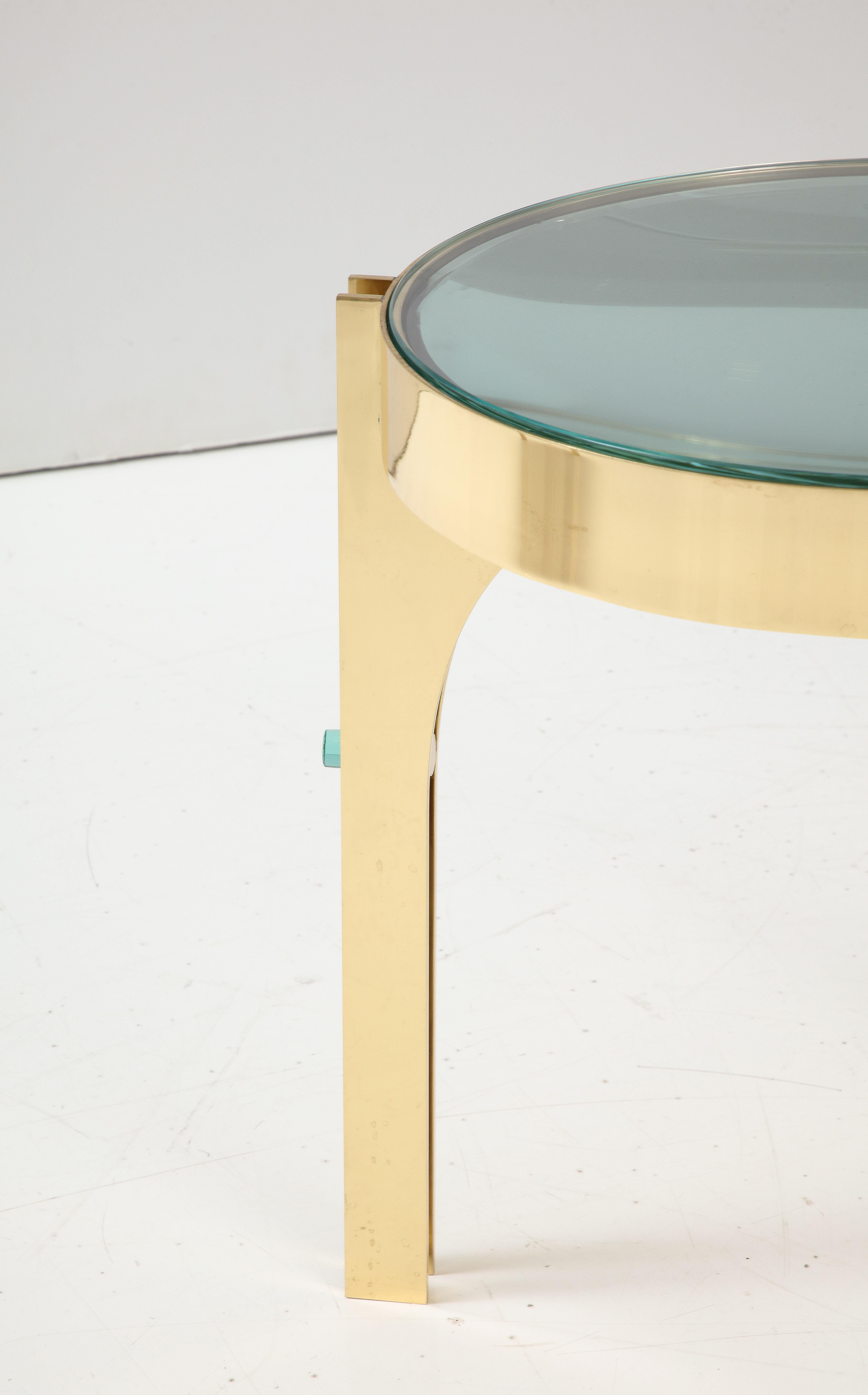 Round Martini Drinks Side Table in Brass with Soft Green Optical Glass, Italy For Sale 1