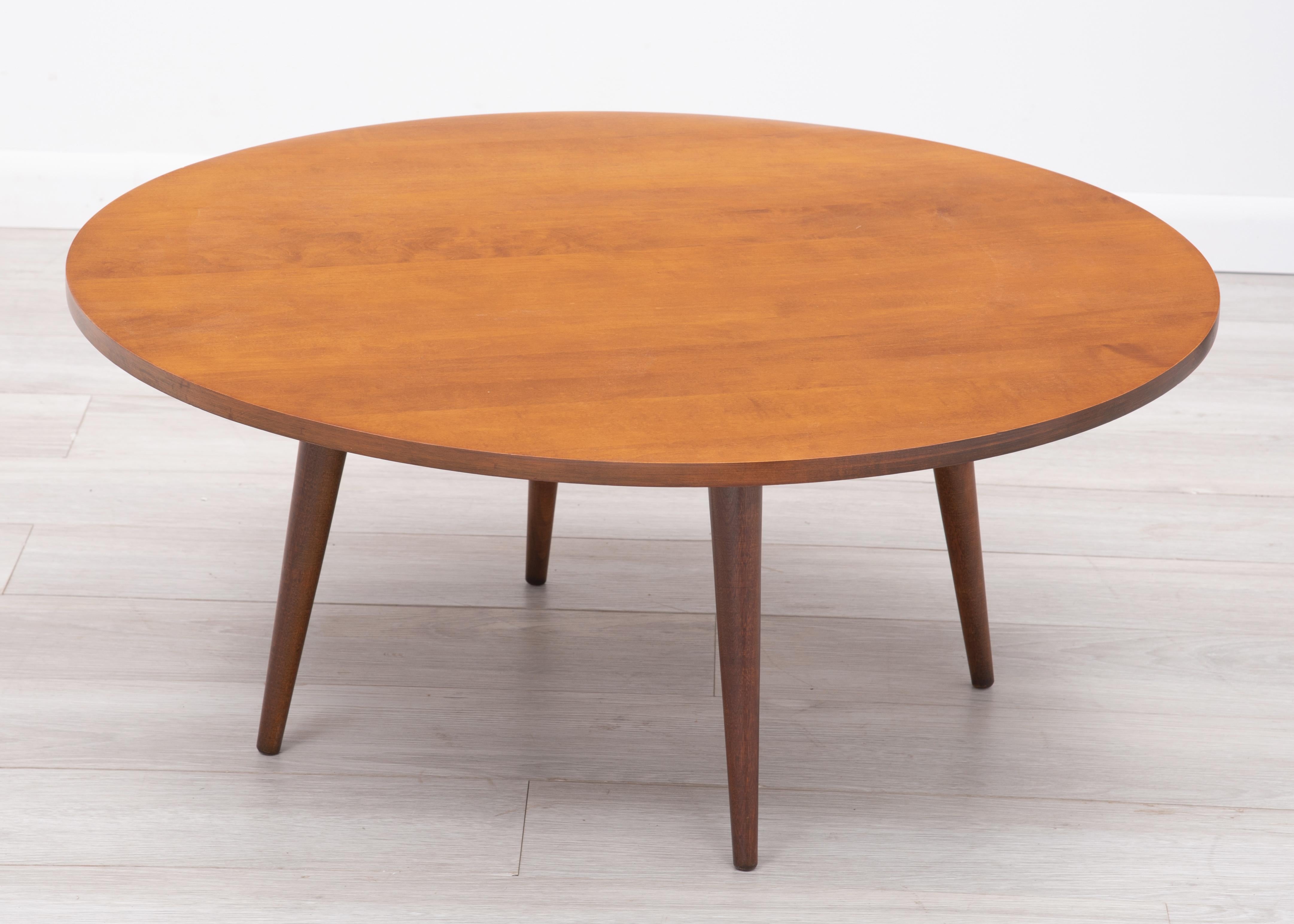 A round Paul McCobb Planner Group coffee table for Winchendon Furniture. Circa 1950’s. Unmarked.