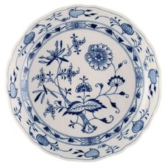 Round Meissen Blue Onion Serving Dish / Bowl in Hand-Painted Porcelain
