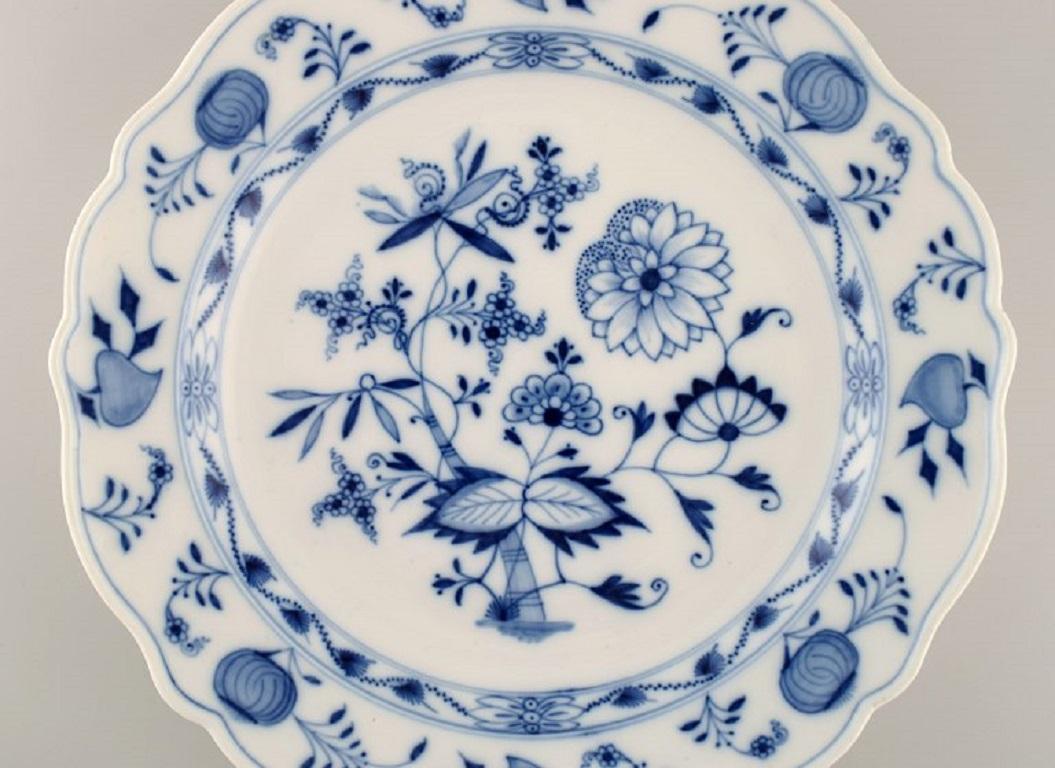 Round Meissen blue onion serving dish in hand-painted porcelain. Approx. 1900.
Measures: 31.5 x 5 cm.
In excellent condition.
Stamped.
1st factory quality.