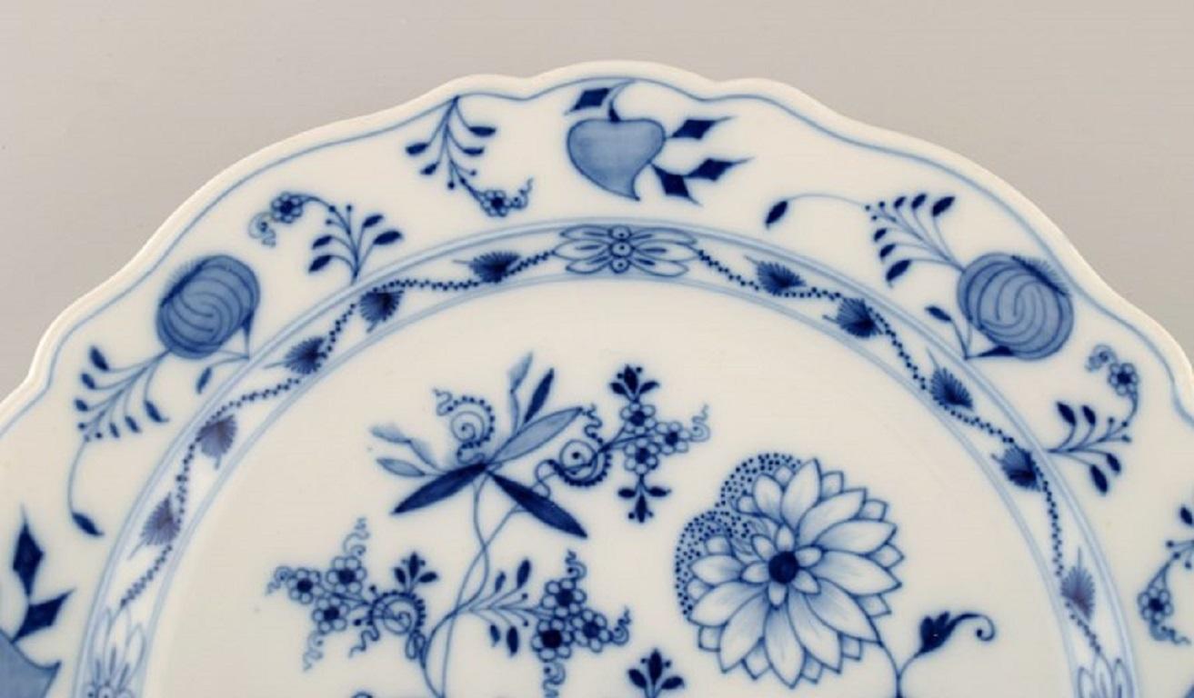 German Round Meissen Blue Onion Serving Dish in Hand-Painted Porcelain, Approx. 1900