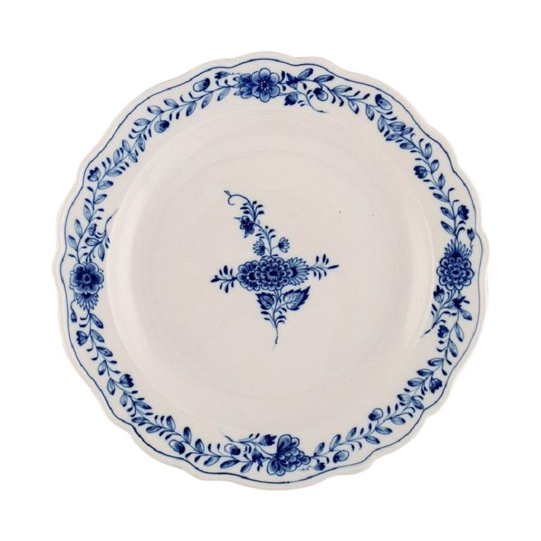 Round Meissen Neuer Ausschnitt Serving Dish in Hand-Painted Porcelain