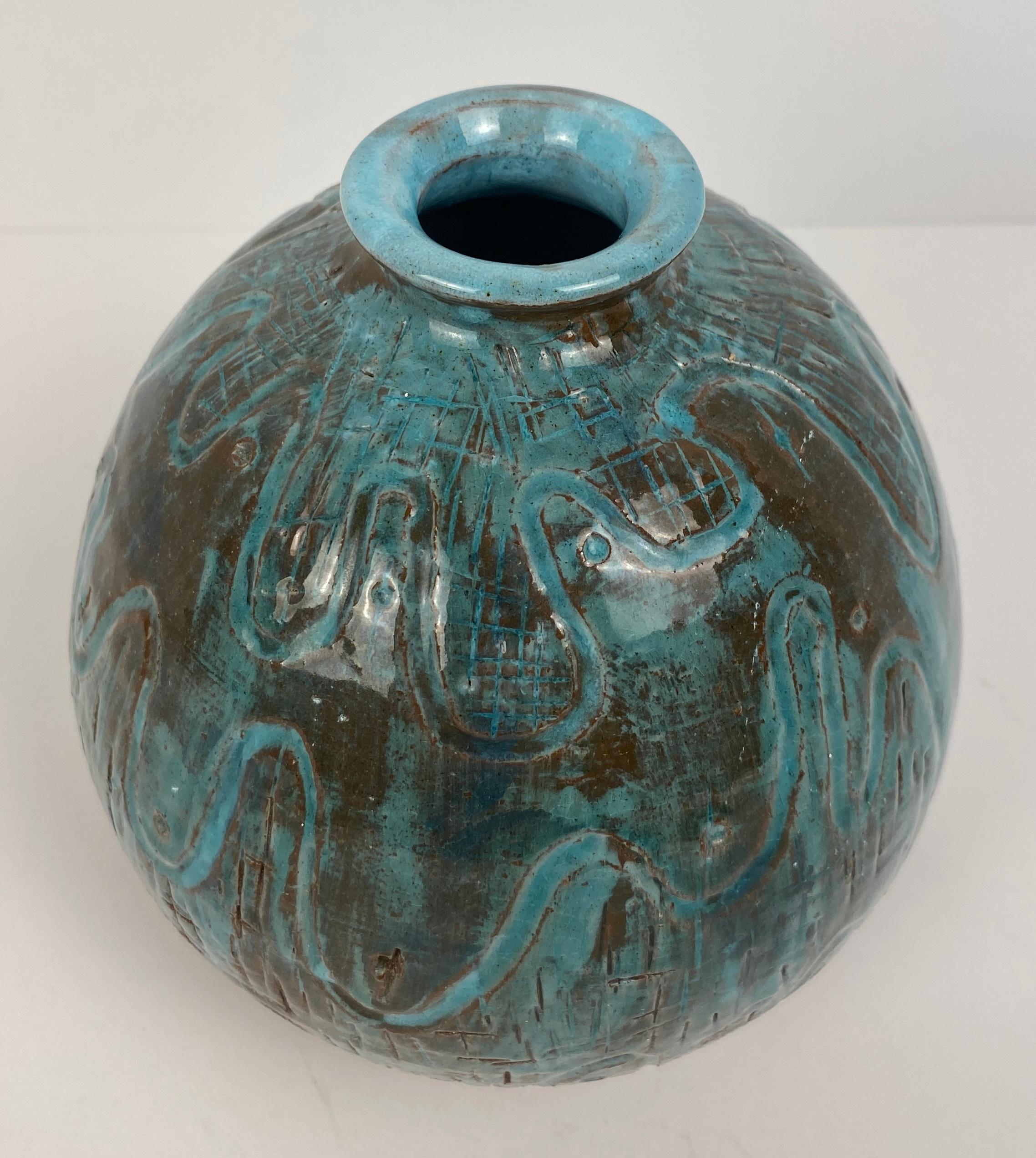 Round Mid-Century Ceramic Vase, Studio Pottery Vase Signed siglo XX en venta