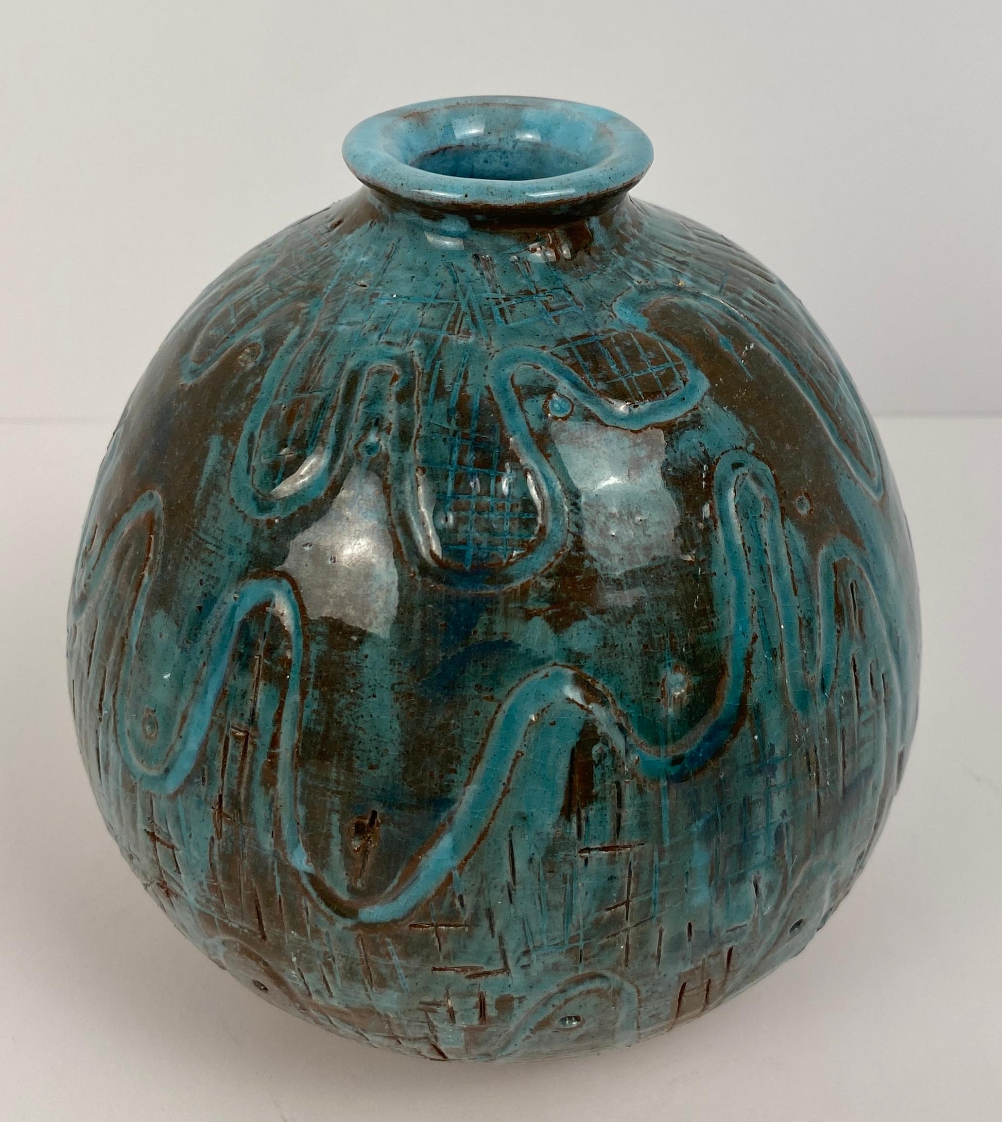 Céramique Vase rond en céramique du milieu du siècle, Studio Pottery Vase signé en vente