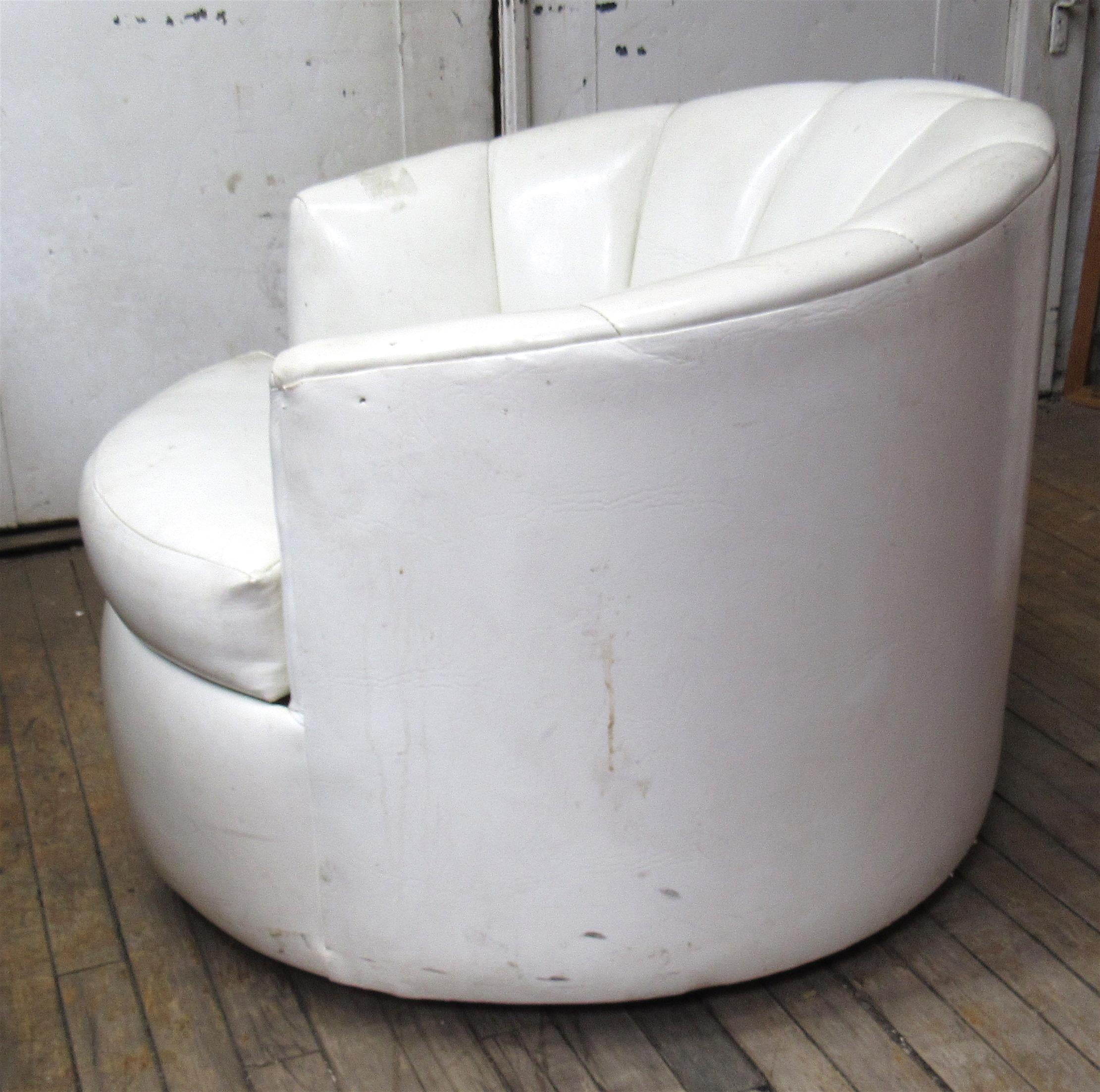 Mid-Century Modern Round Mid-Century Club Chair For Sale