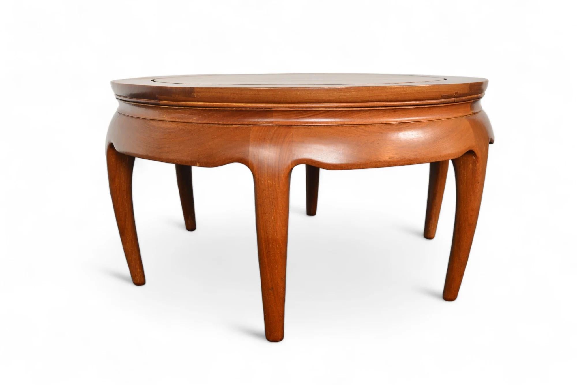 American Round Mid Century Coffee Table In Mahogany For Sale