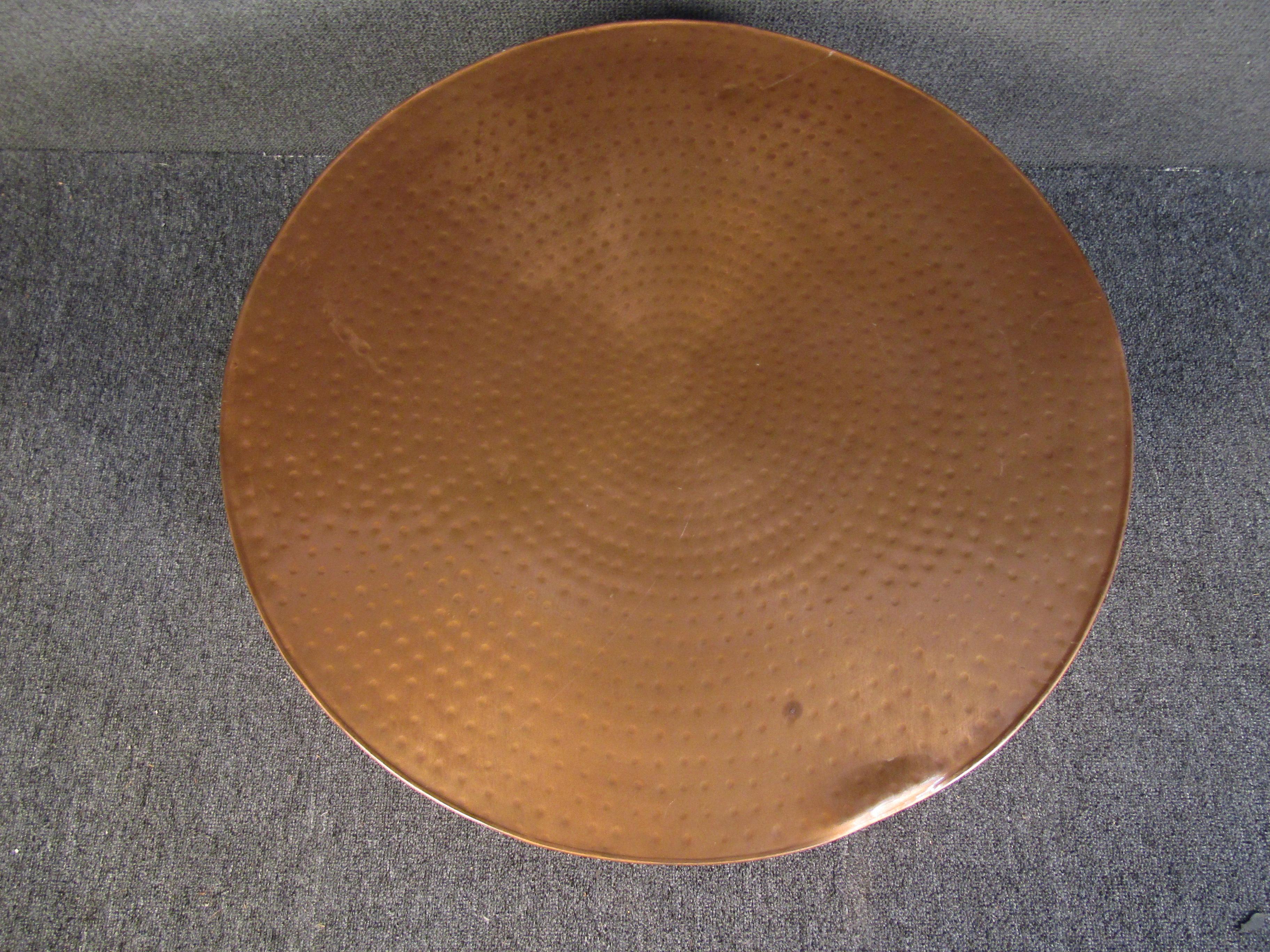 Round Mid-Century Copper Side Table In Good Condition For Sale In Brooklyn, NY