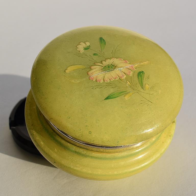 A beautiful midcentury circular round green Italian alabaster hinged trinket box. A soft honed stone storage jar with a lid in a green almost jade-like color. The shape is circular with a gold metal hinge and alabaster top which opens to reveal the