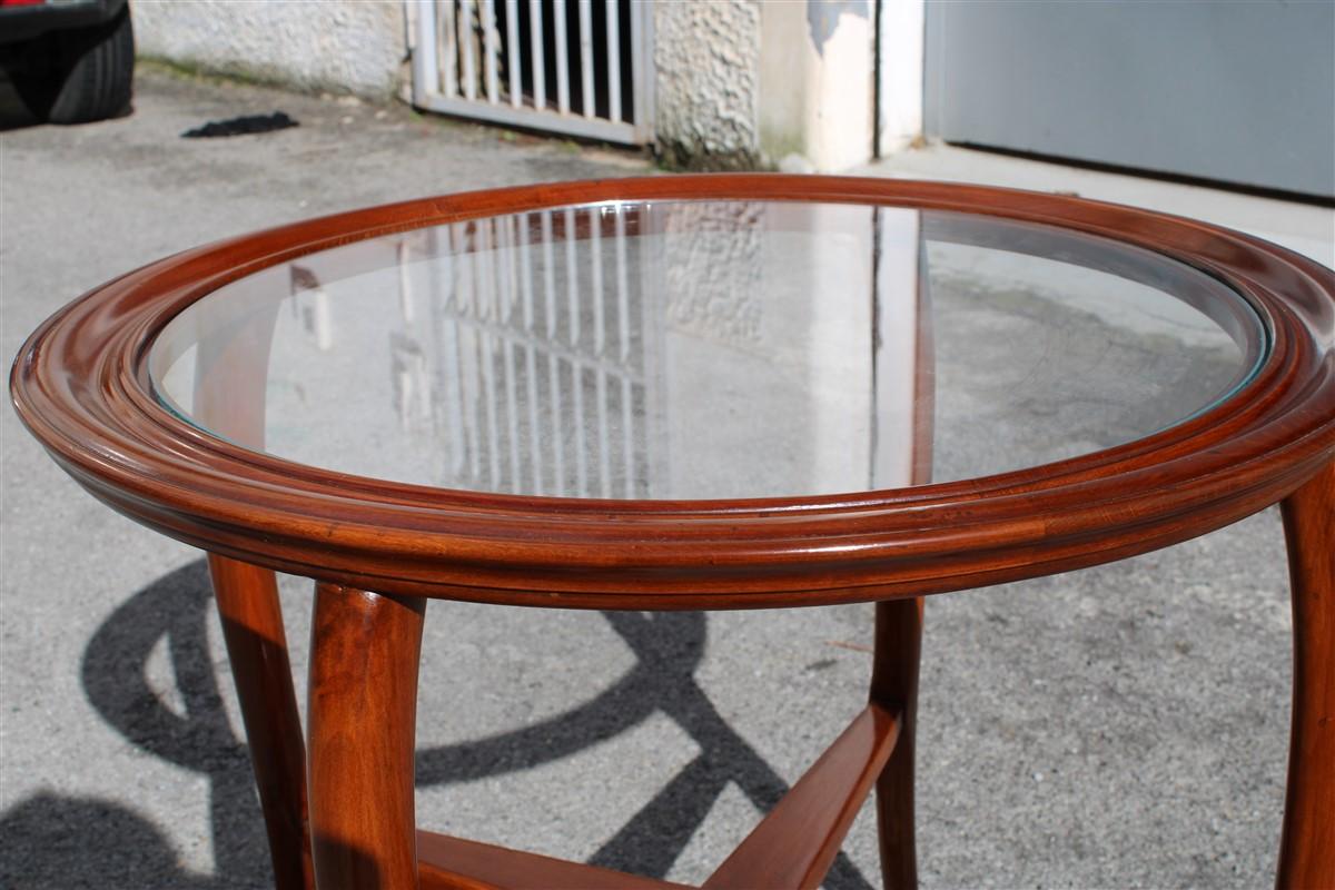 Cerise Table basse ronde italienne du milieu du siècle dernier avec plateau en bois de cerisier et verre taillé en vente