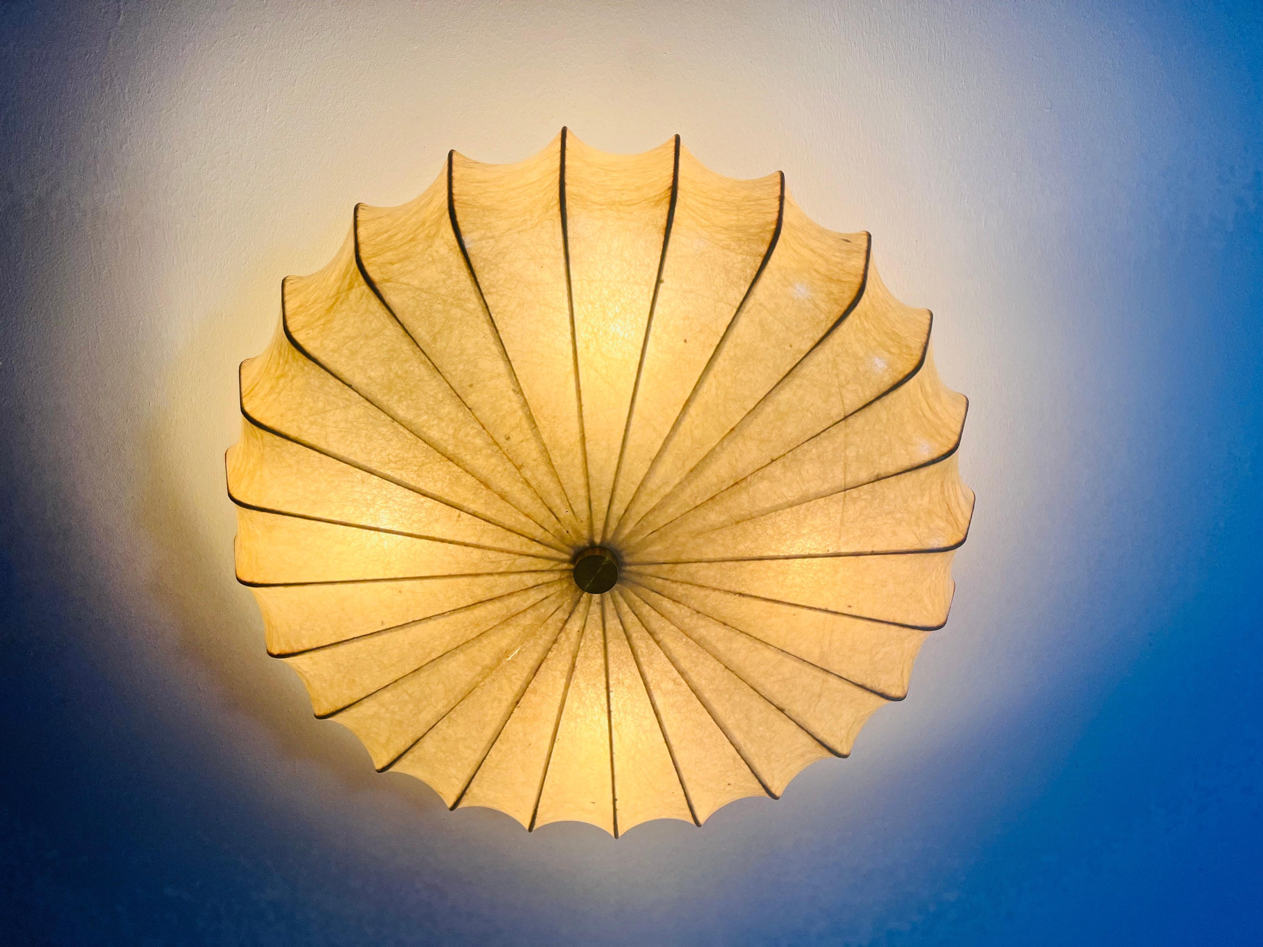 Plafonnier rond en forme de cocon, The Modernity, années 1960, Italie en vente 3