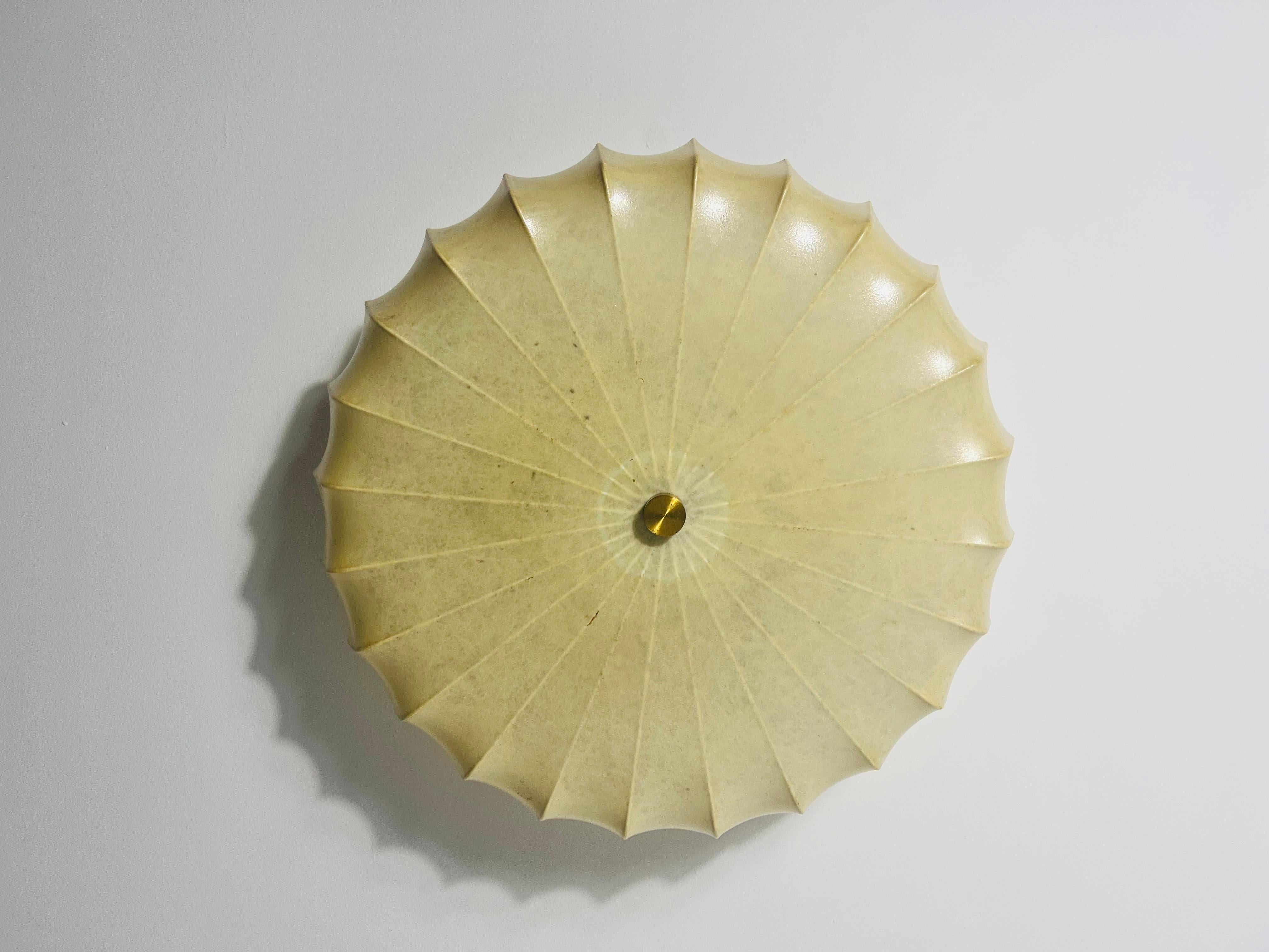 Mid-Century Modern Plafonnier rond en forme de cocon, The Modernity, années 1960, Italie en vente