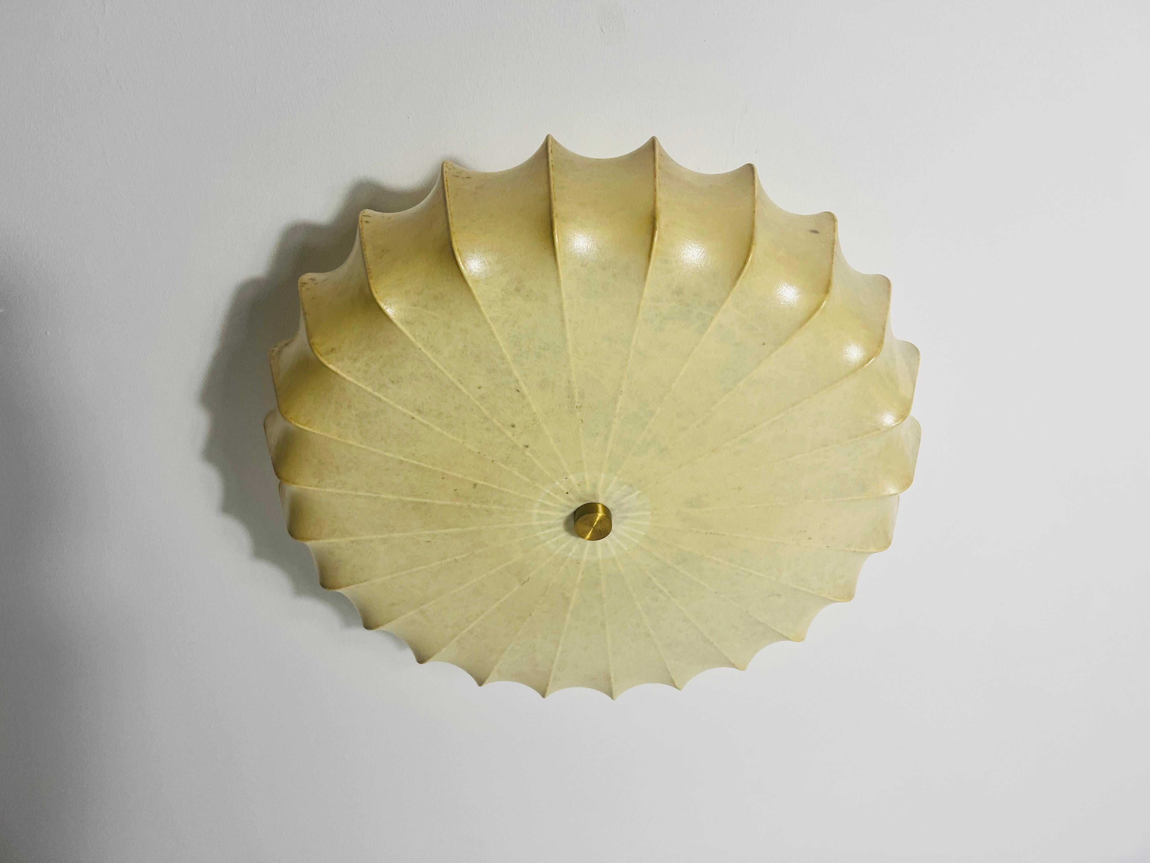 Plafonnier rond en forme de cocon, The Modernity, années 1960, Italie Bon état - En vente à Hagenbach, DE