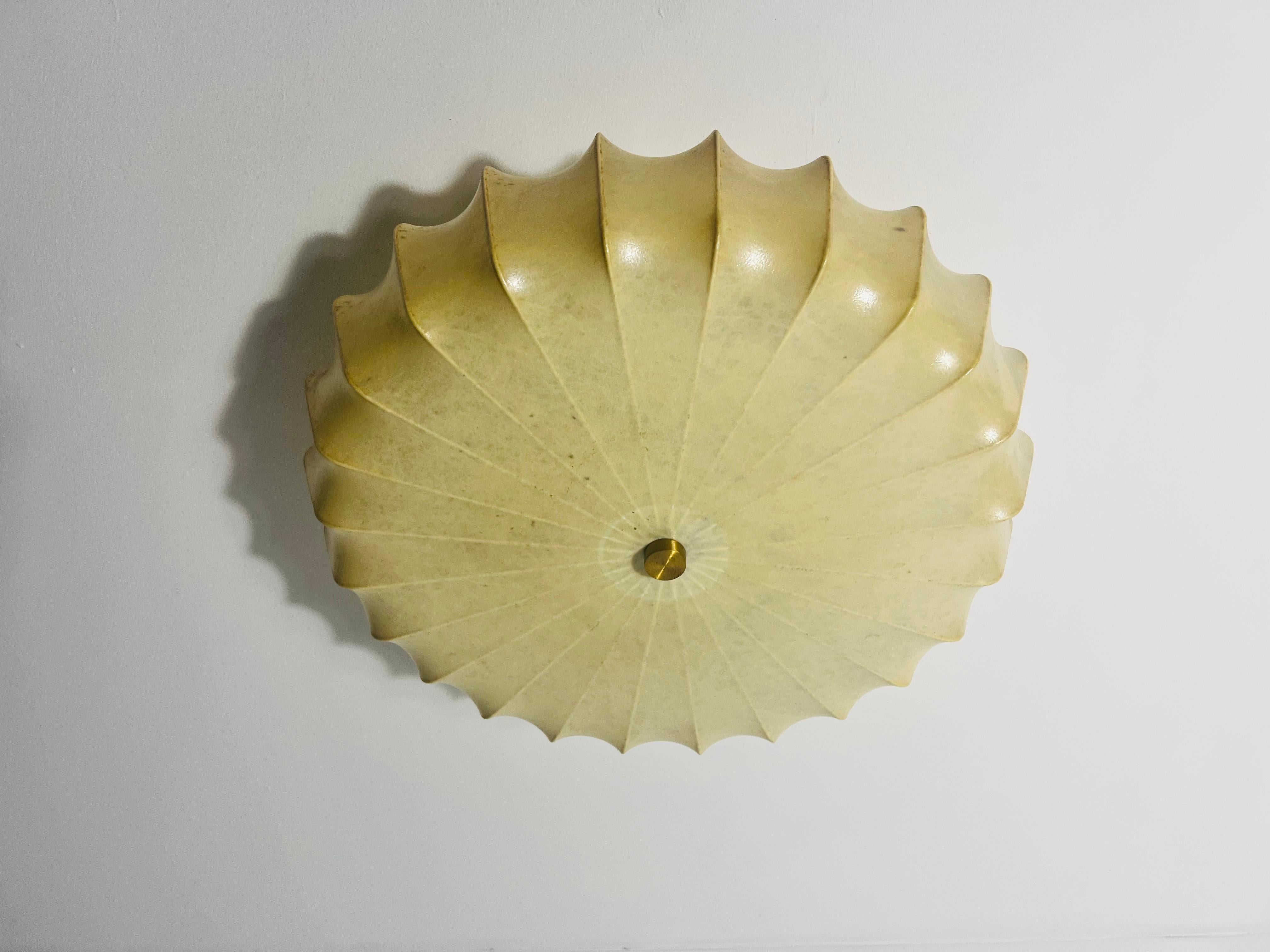 Milieu du XXe siècle Plafonnier rond en forme de cocon, The Modernity, années 1960, Italie en vente