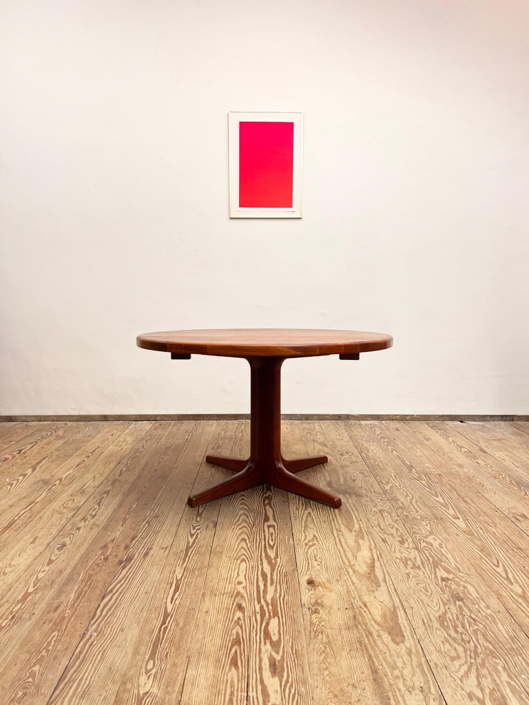 Round Mid-Century Modern Danish Dining Table in Teak, 1970s For Sale at ...
