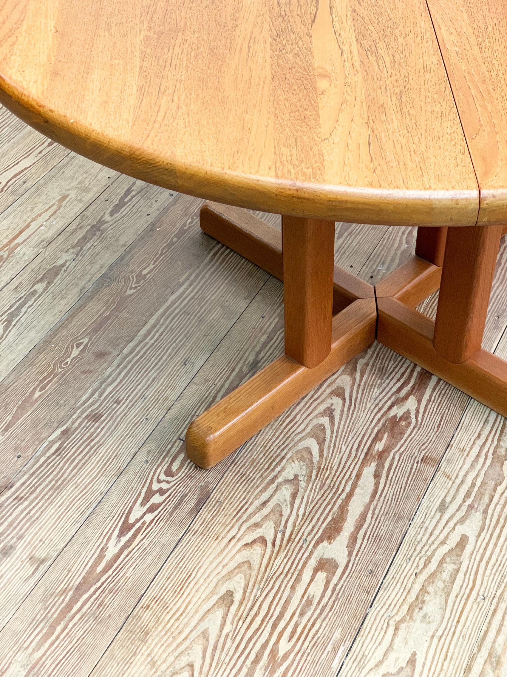 Round Mid-Century Modern Danish Extendable Dining Table in Teak, 1970s ...