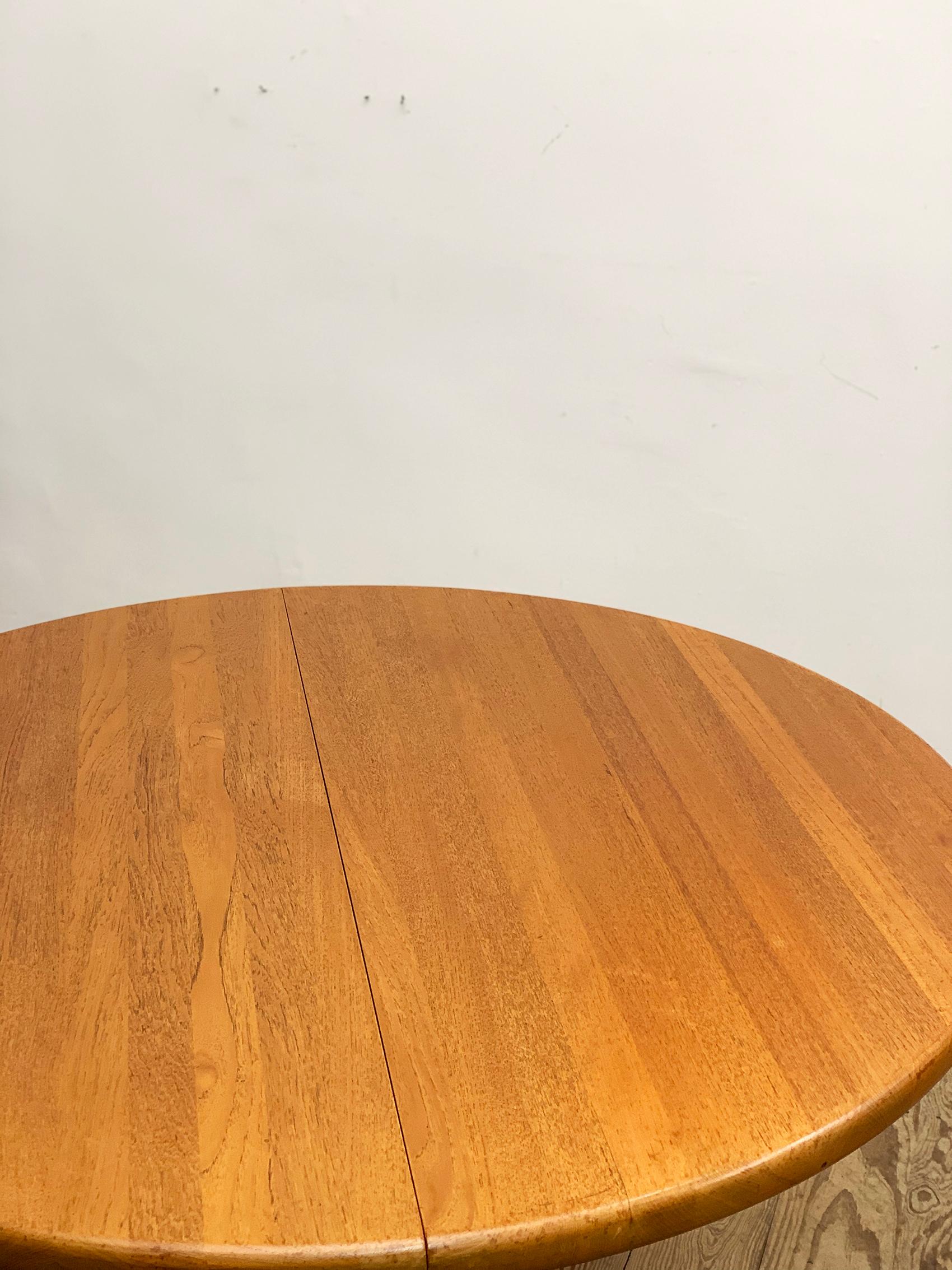 Round Mid-Century Modern Danish Extendable Dining Table in Teak, 1970s ...