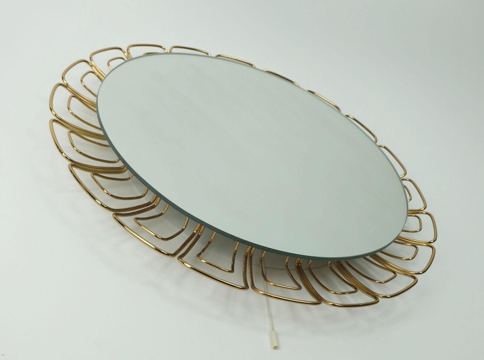 round mid century modern illuminated WALL MIRROR with brass frame 1960s 70s In Good Condition For Sale In Mannheim, DE