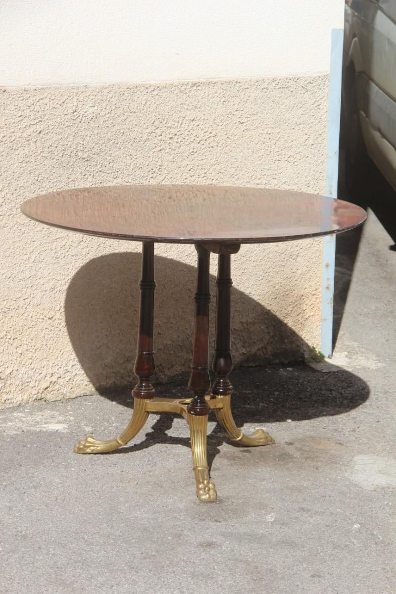 Table de salle à manger ronde italienne moderne du milieu du siècle dernier en acajou avec pied de lion en laiton en vente 9