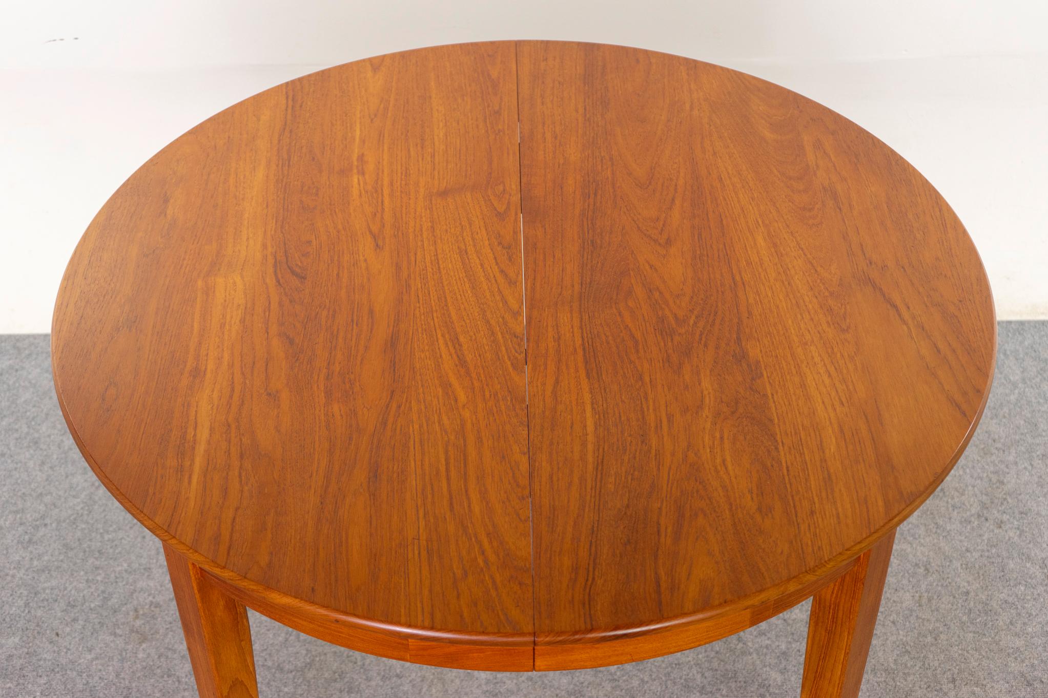Round Mid-Century Modern Solid Teak Dining Table For Sale 5