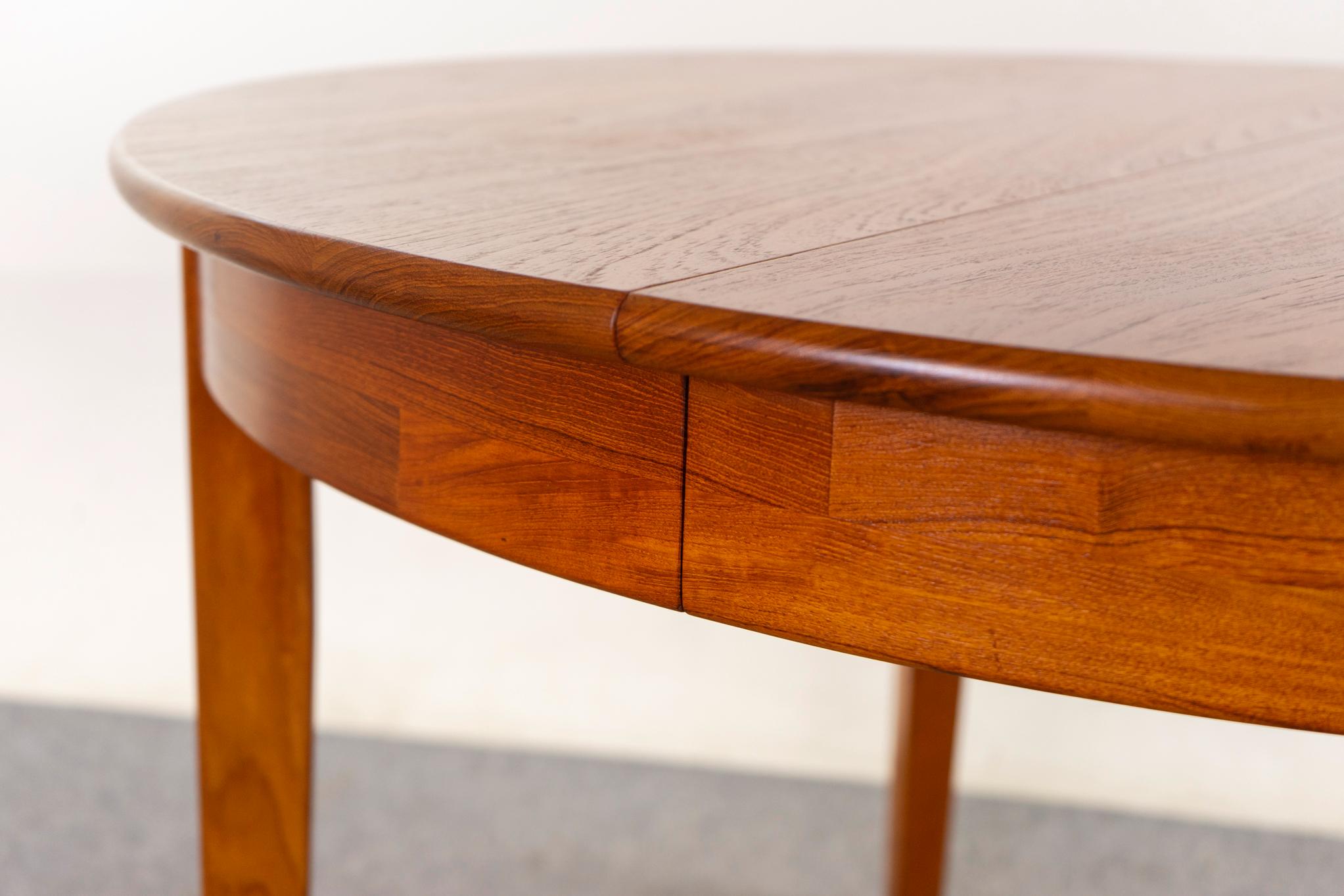 Round Mid-Century Modern Solid Teak Dining Table For Sale 7