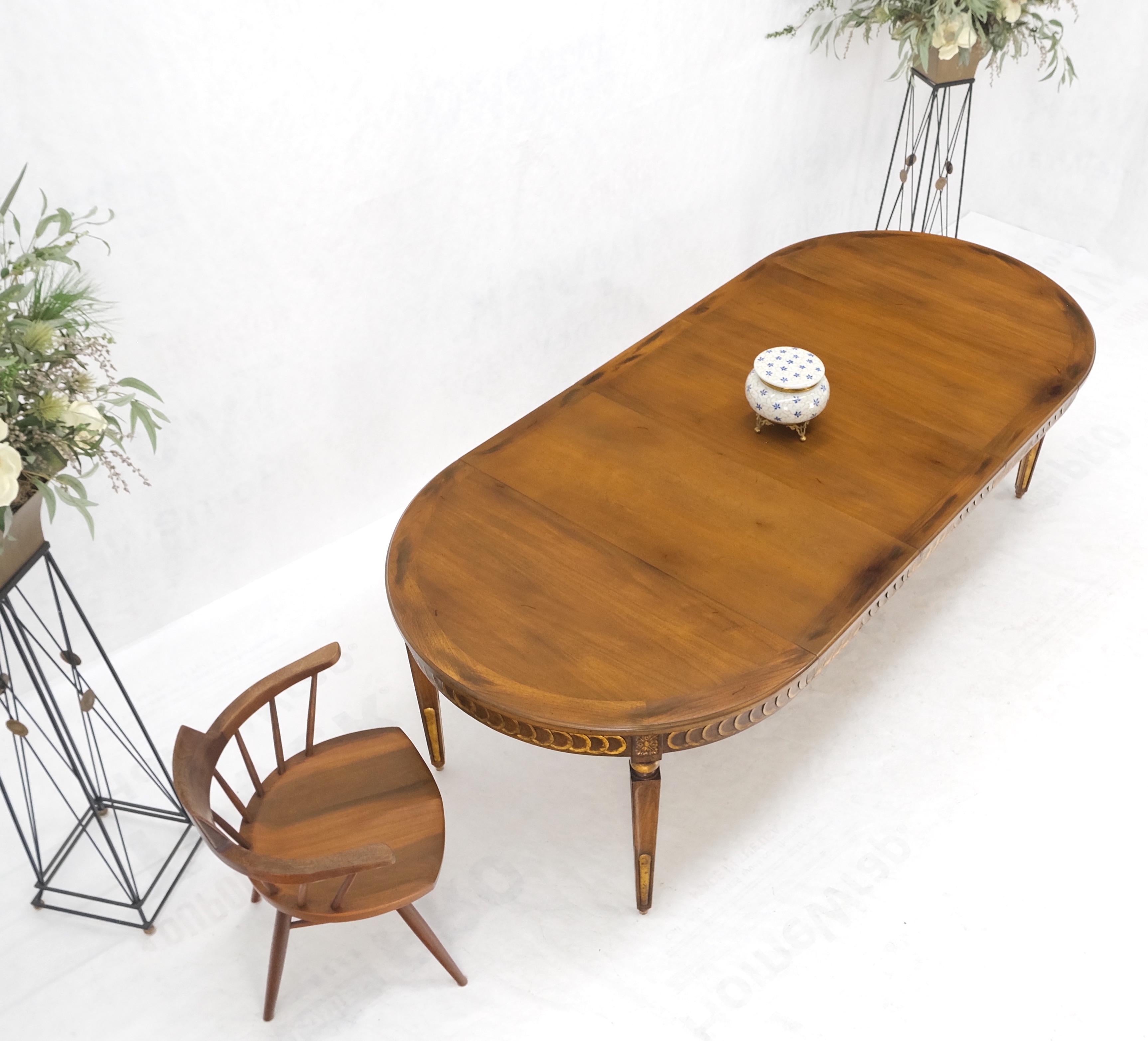 Round Mid-Century Modern Three Leaves Distressed Walnut Dining Table Mint! For Sale 1