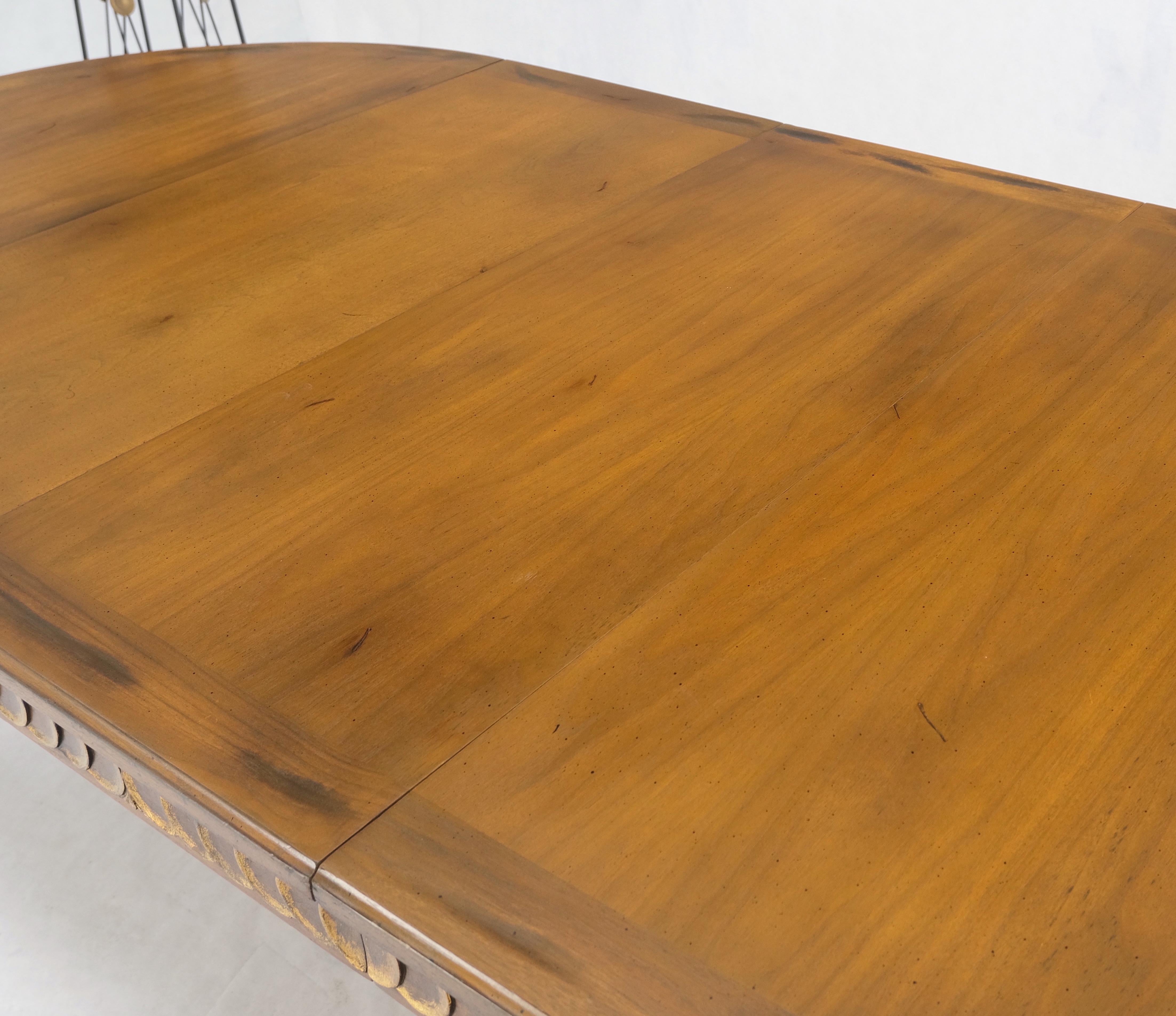 Round Mid-Century Modern Three Leaves Distressed Walnut Dining Table Mint! For Sale 3