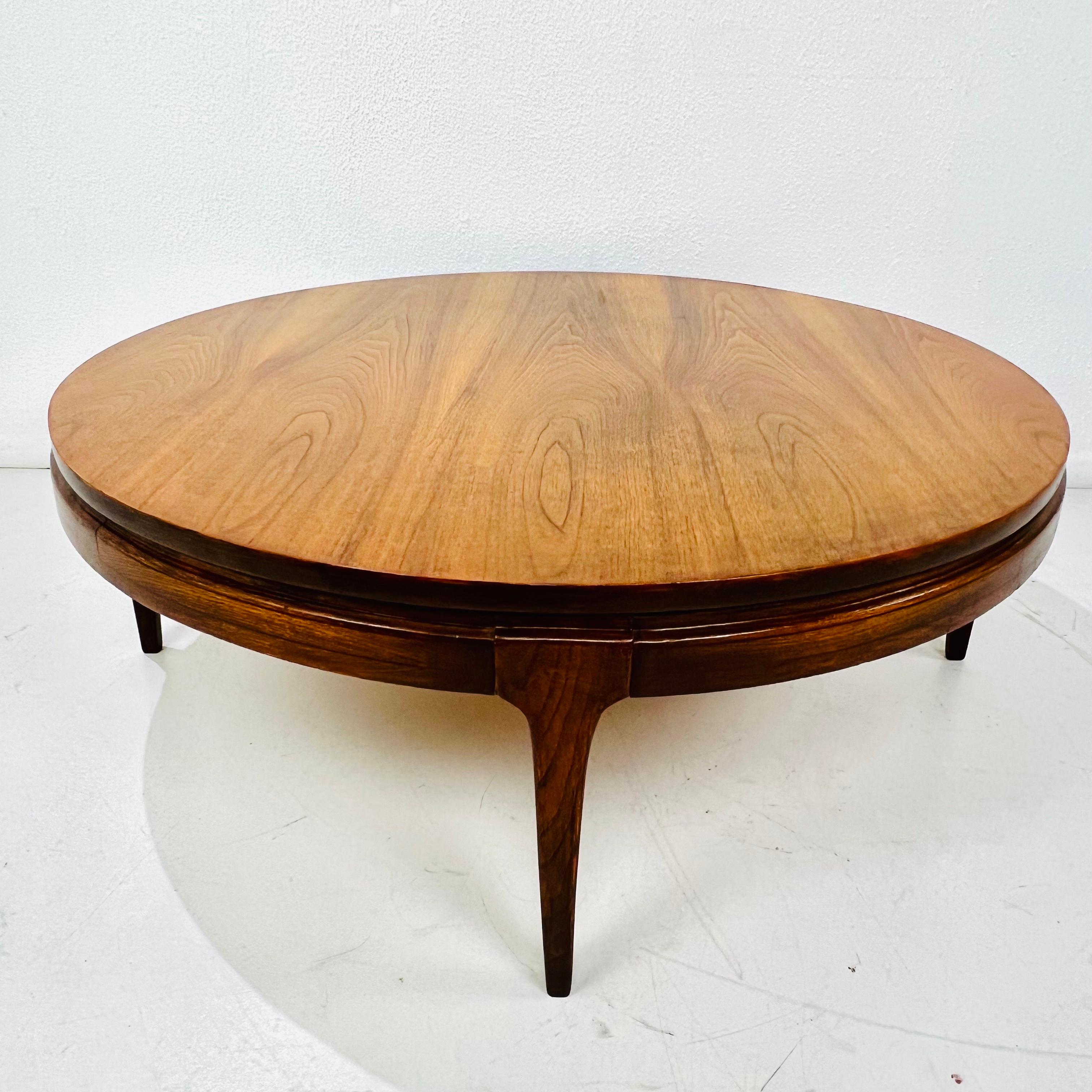 Round Mid Century Modern Walnut Coffee Table For Sale 4