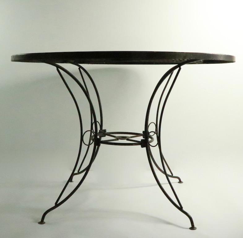 Round Mid Century Patio Garden Table Attributed to Woodard In Good Condition For Sale In New York, NY