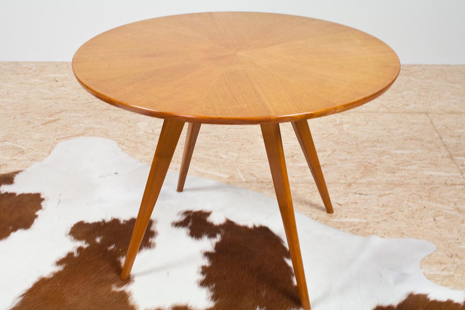A great, in excellent condition, Wilhelm Renz vintage side table. The design is completely constructed around the archetype of the circle. The well veneered Birch strokes are circular laid, the tapered legs are constructed towards the centre and