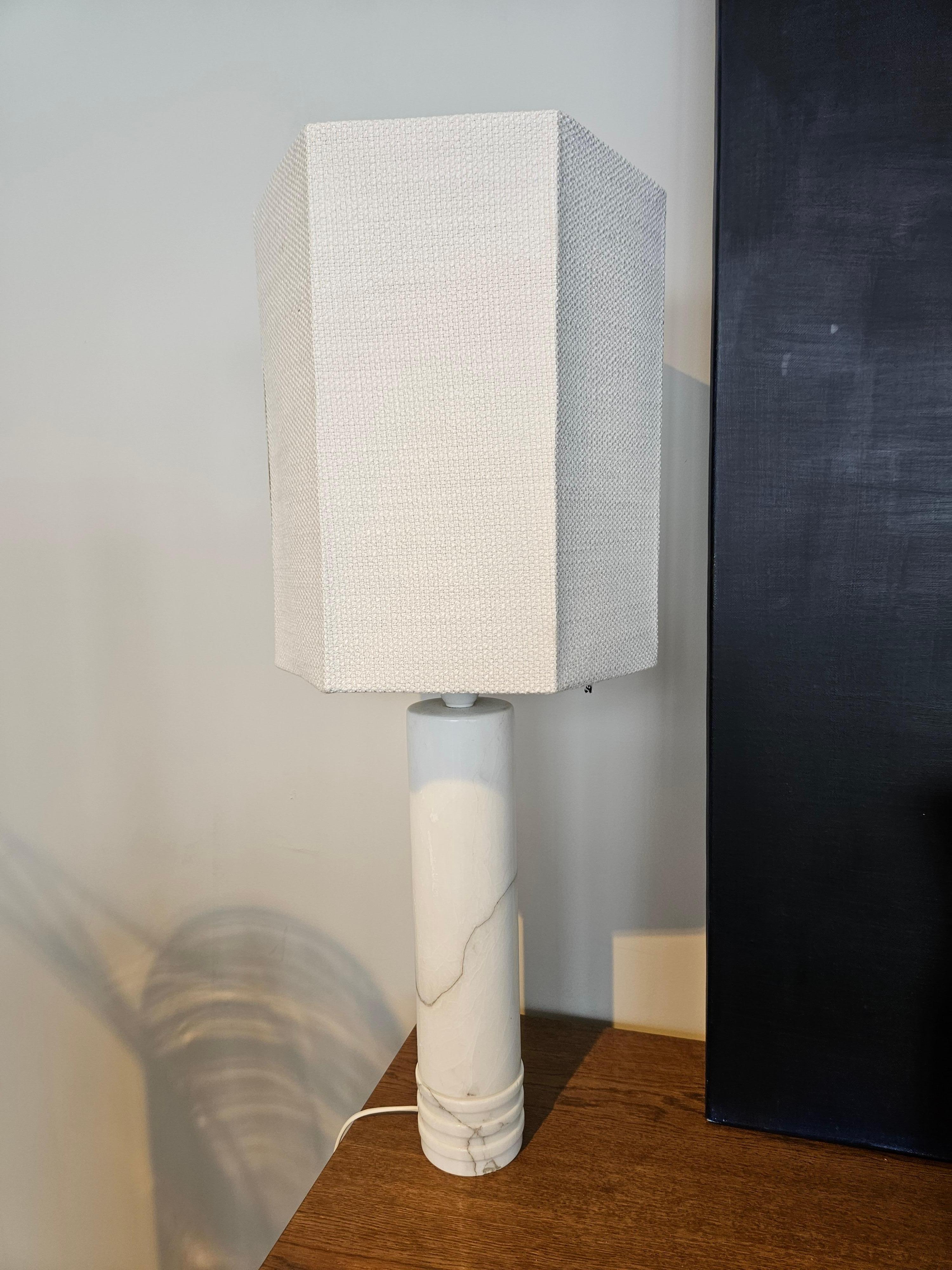 Runde Tischlampe aus massivem Marmor von Bergboms, Schweden, 1960er Jahre (Schwedisch) im Angebot