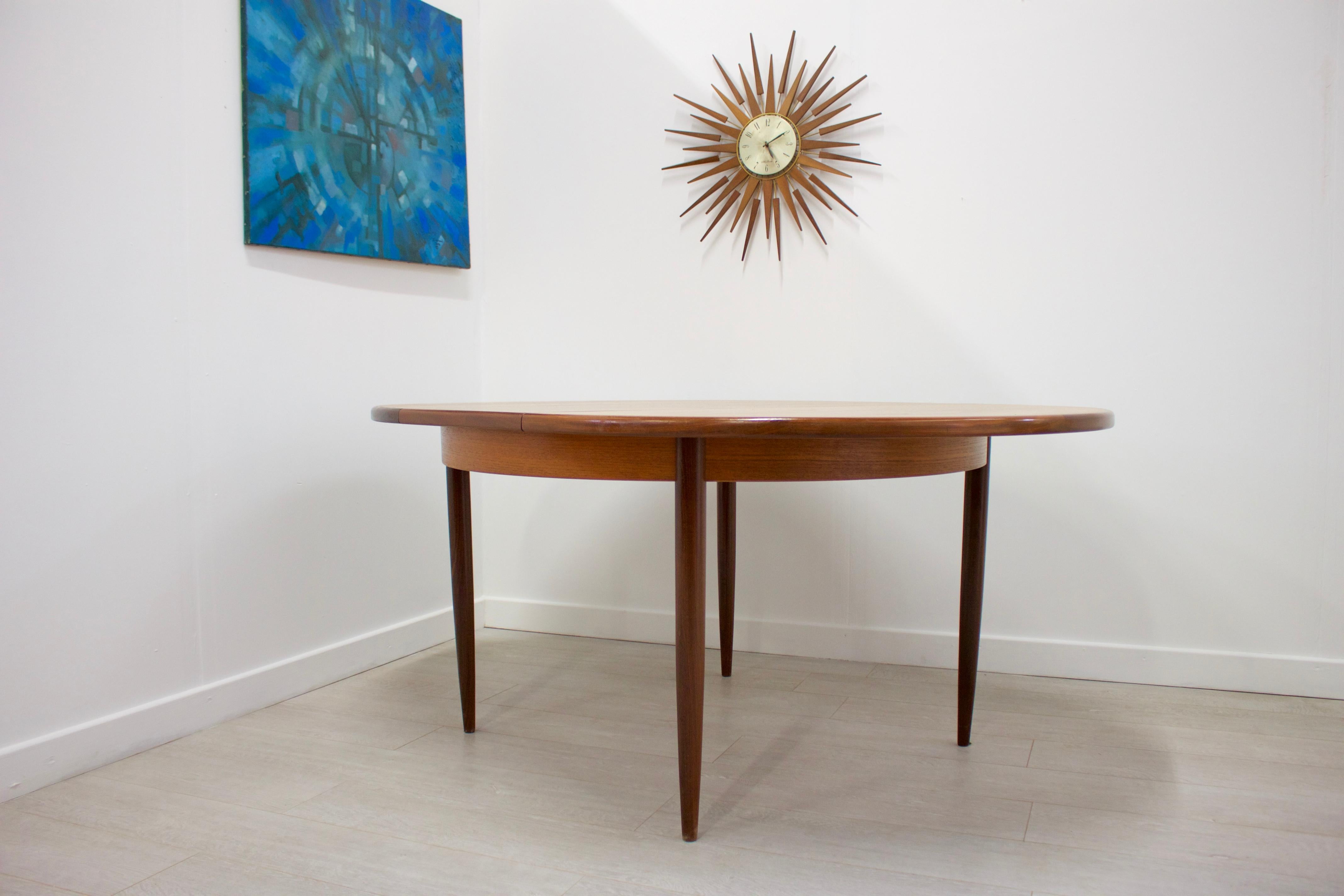 Mid-Century Modern Round Midcentury Teak Dining Table from G-Plan, 1960s