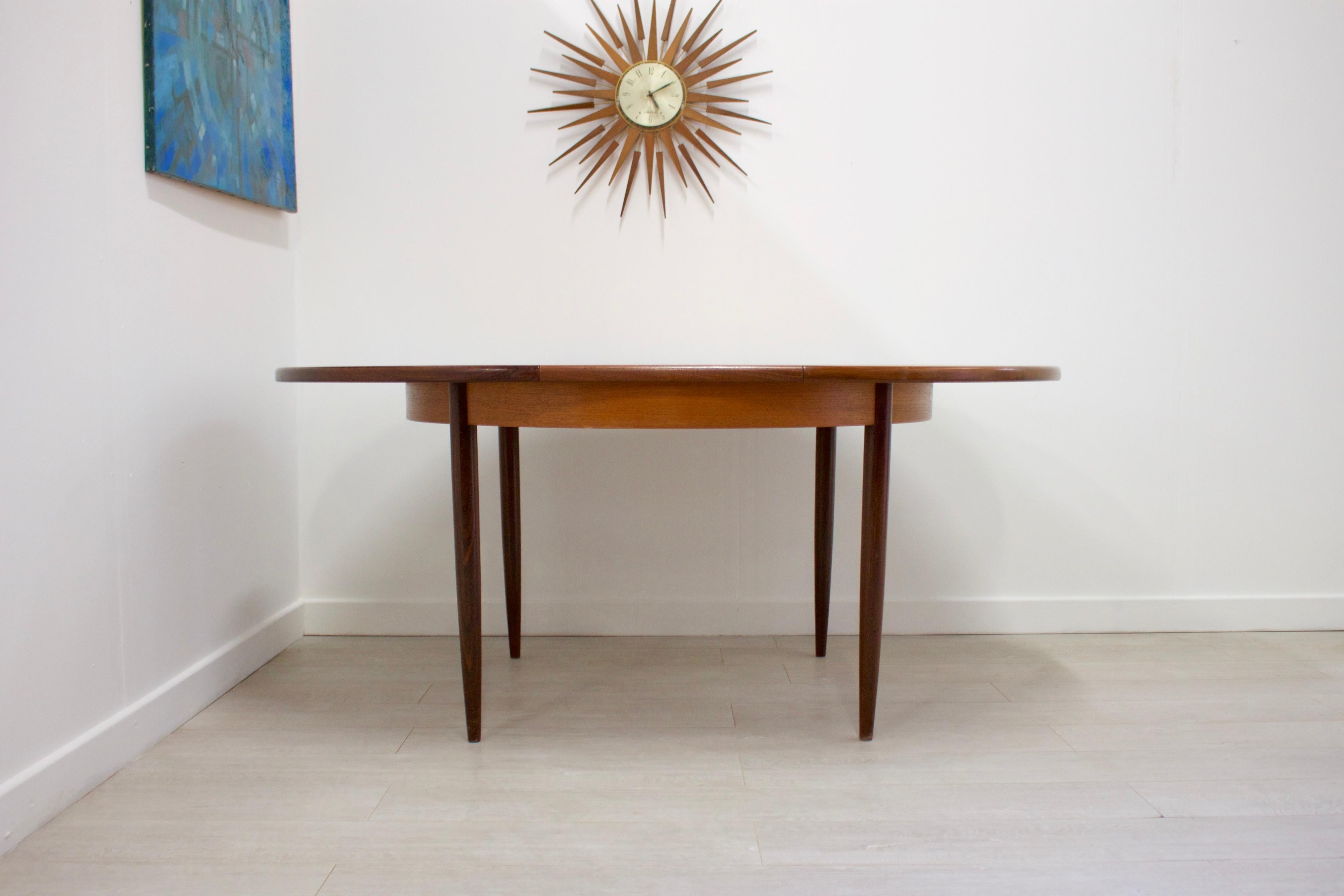 British Round Midcentury Teak Dining Table from G-Plan, 1960s