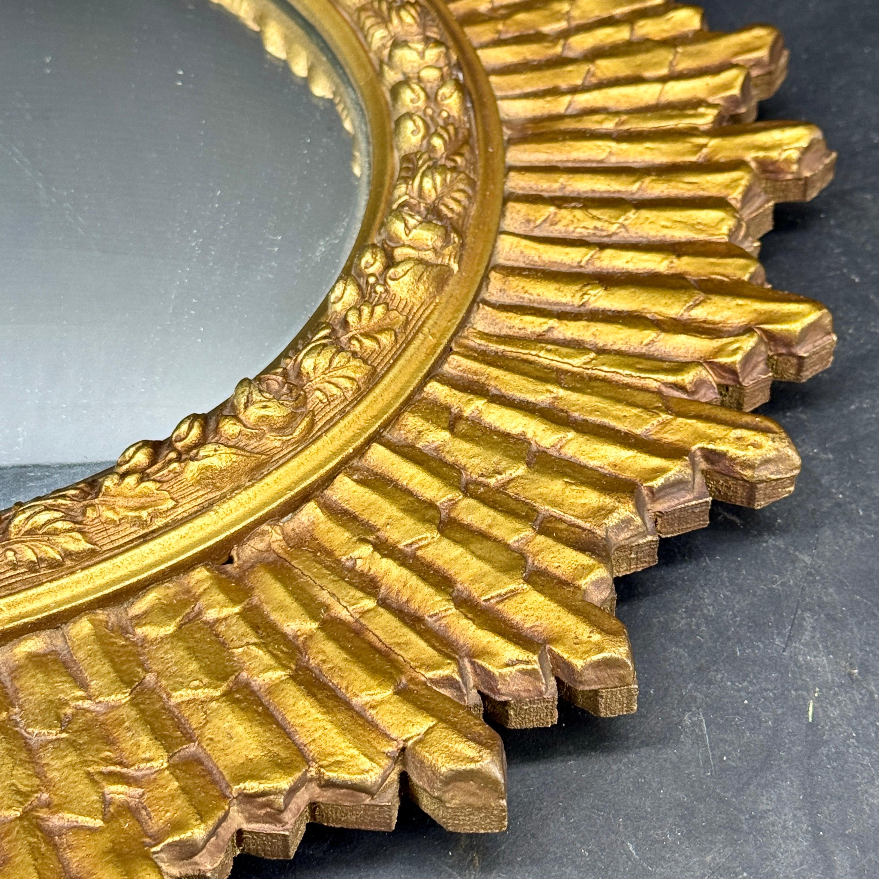 Runder mittelgroßer vergoldeter Sunburst-Wandspiegel, Italien im Angebot 4