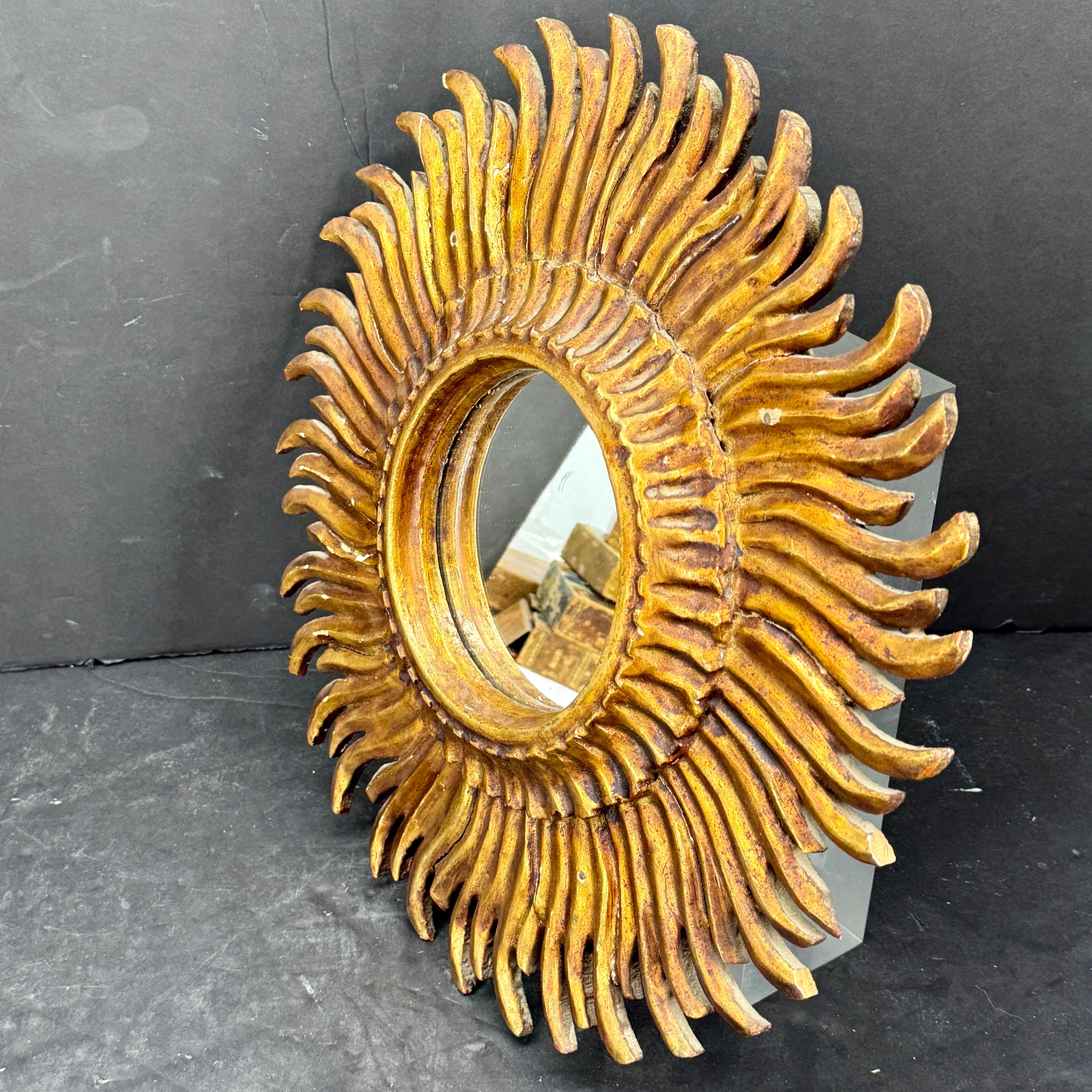 Espejo de Pared Redondo de Tamaño Medio de Hoja Dorada, Italia en venta 3