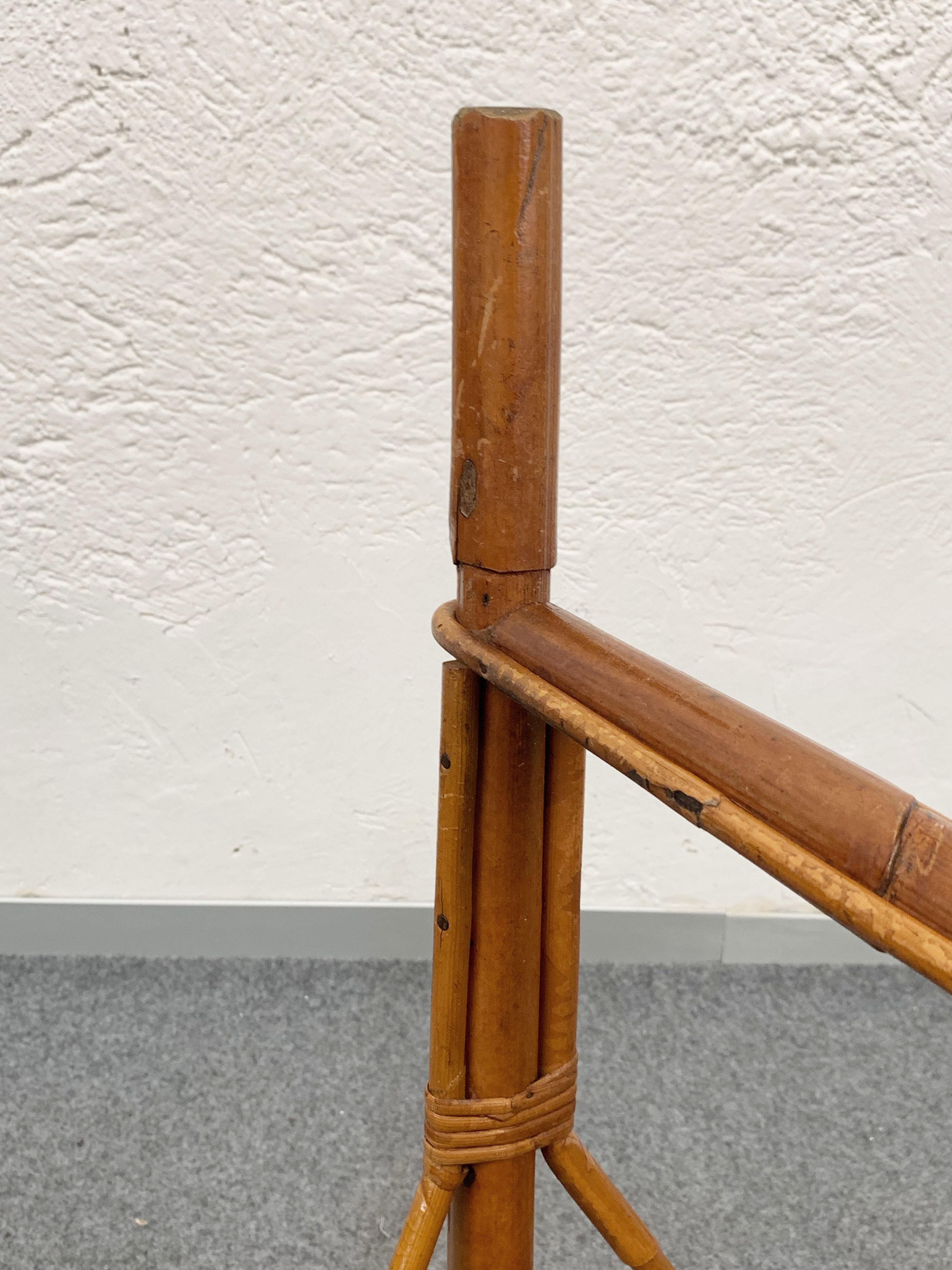 Tavolino rotondo di metà secolo in bambù e rattan con piano in laminato, anni '60 in vendita 5