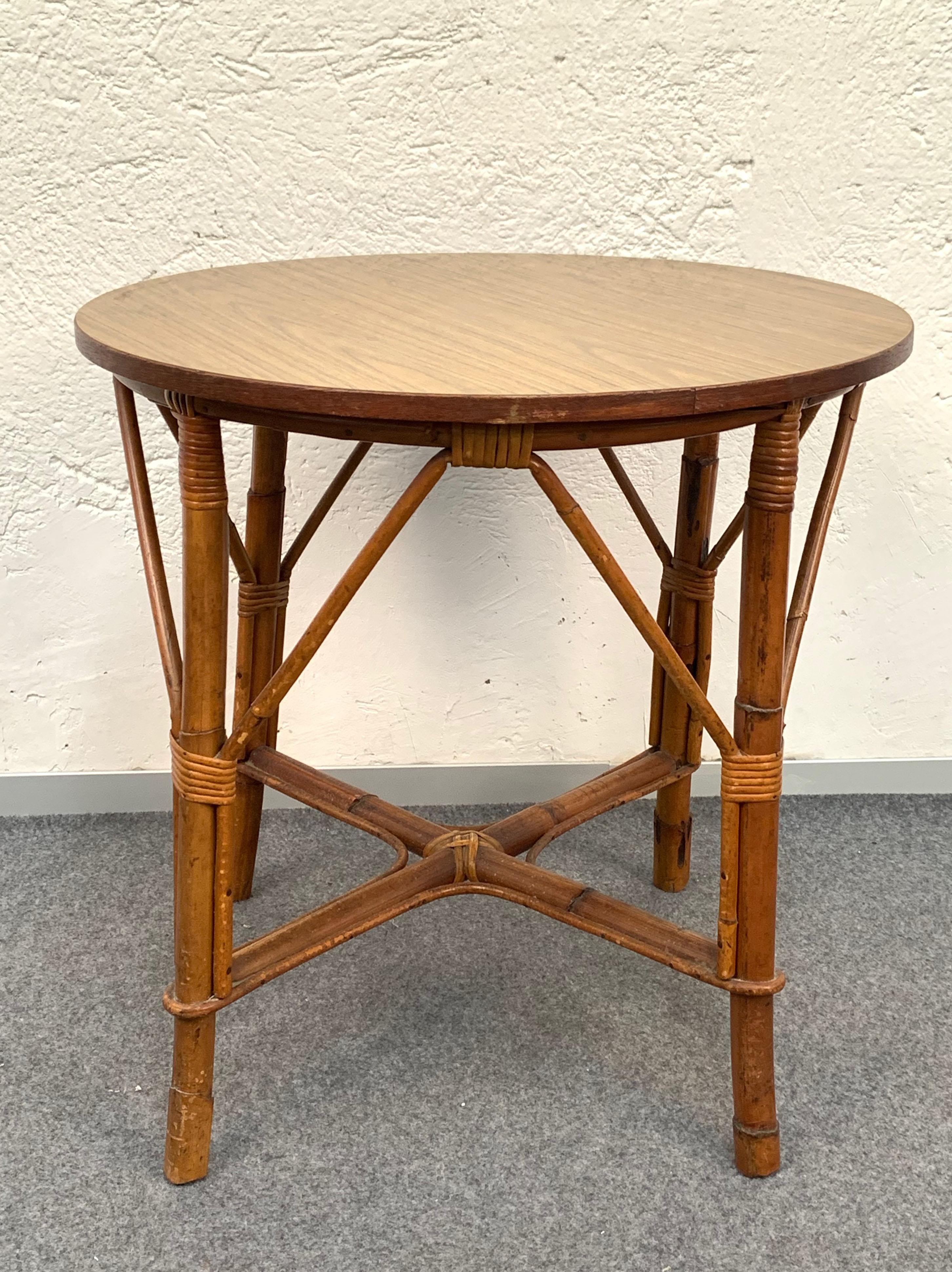 Round midcentury bamboo and rattan side or coffee table with laminated top.

This amazing item was produced in Italy during 1960s.

This wonderful piece will smarten a midcentury-style living room.