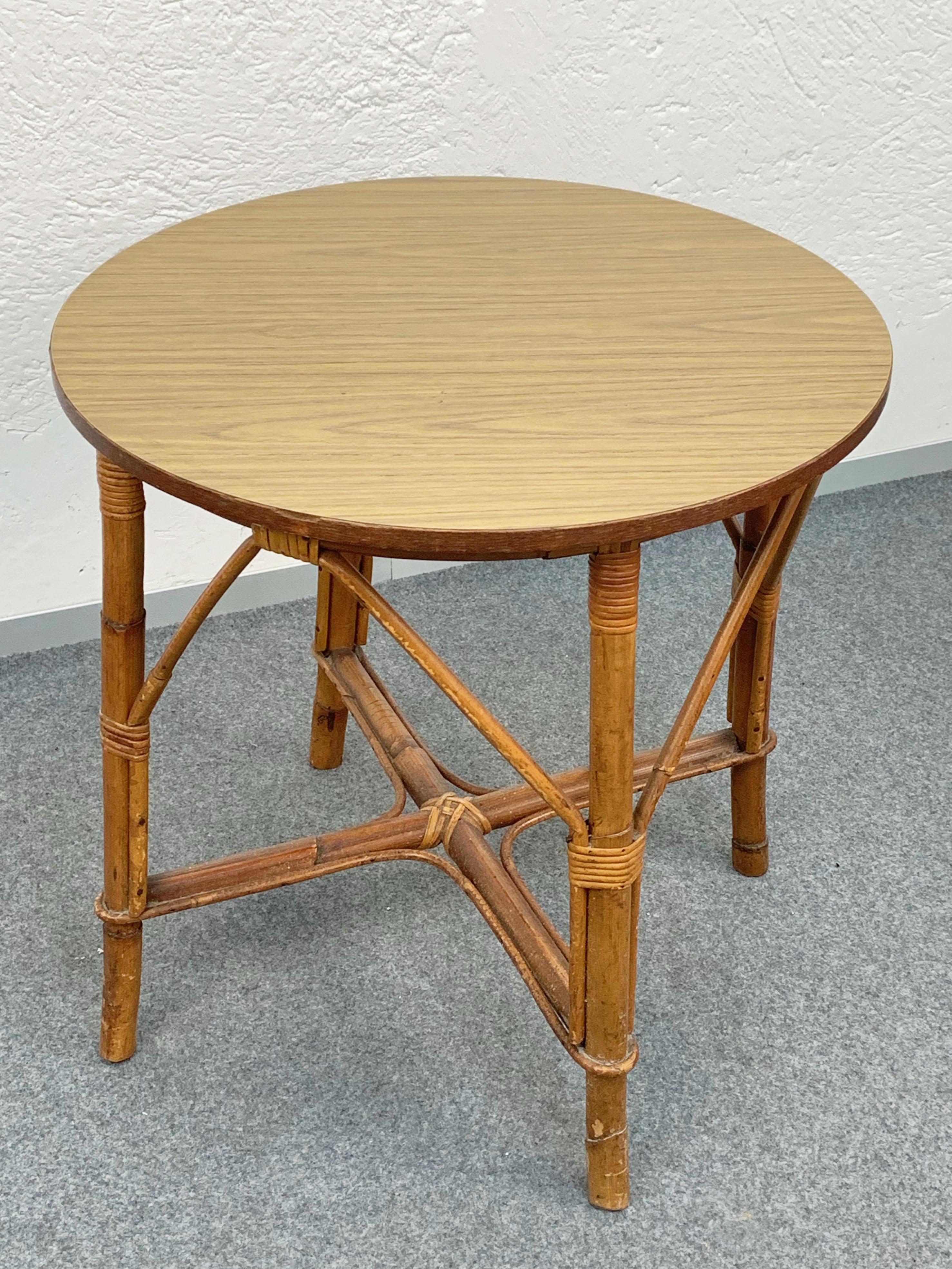 Round Midcentury Bamboo Rattan Italian Coffee Table with Laminated Top, 1960s For Sale 1