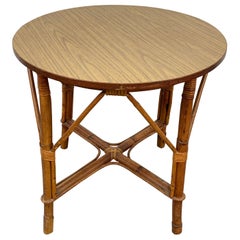 Table basse italienne ronde du milieu du siècle en bambou et rotin avec plateau en stratifié, années 1960