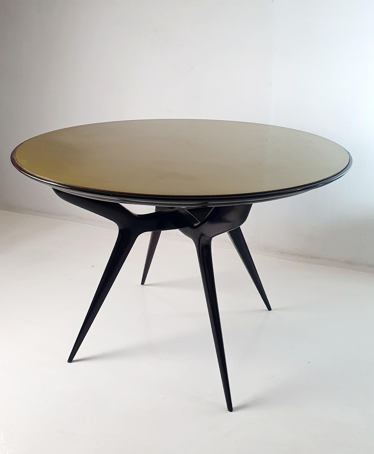 Mid-Century Modern Round Midcentury Spider Leg Dining Table  For Sale