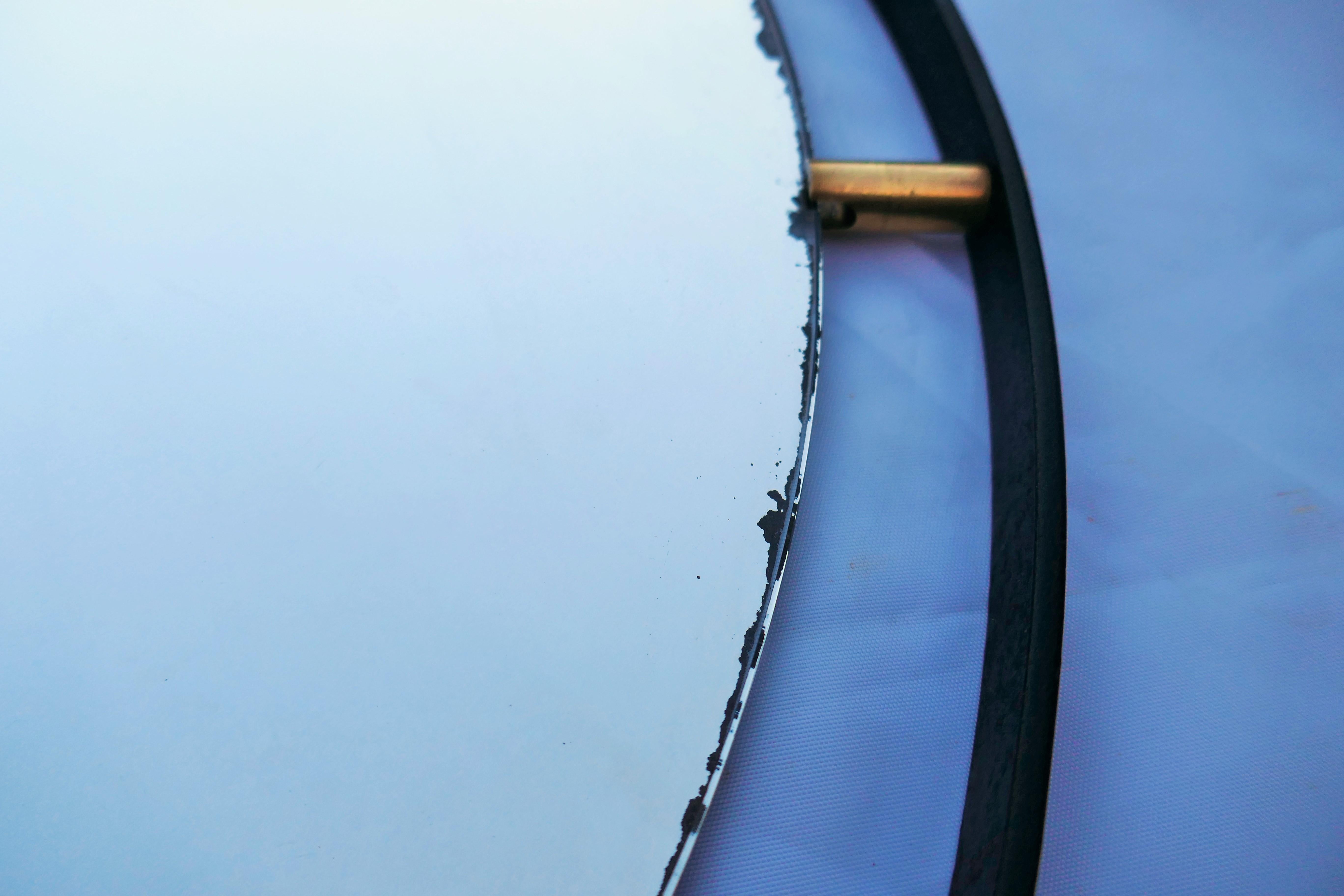 Round mirror attributed to Santambrogio and De Berti in vendita 1