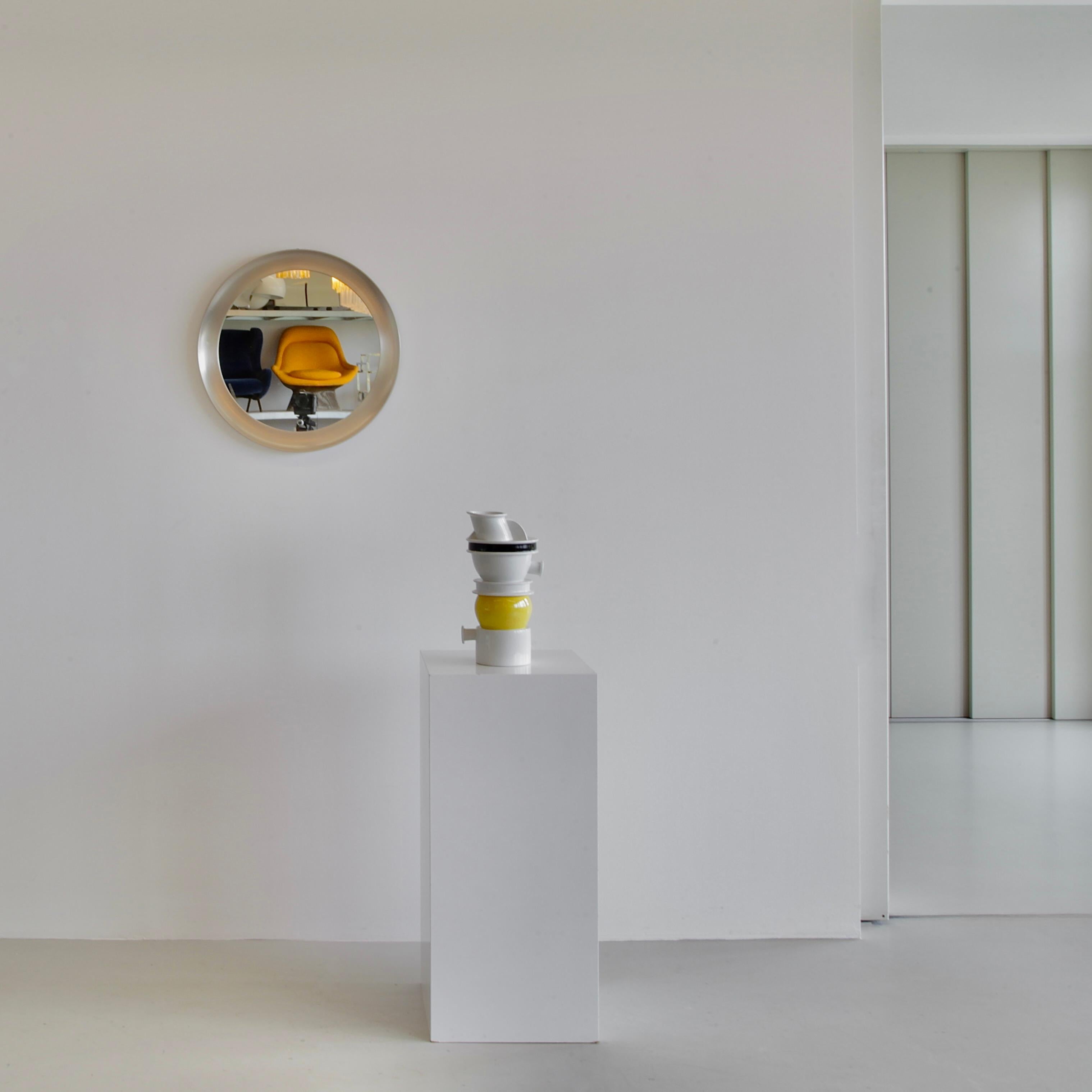 Round mirror designed by Sergio Mazza. Italy, Artemide 1970s. In Good Condition For Sale In Berlin, Berlin