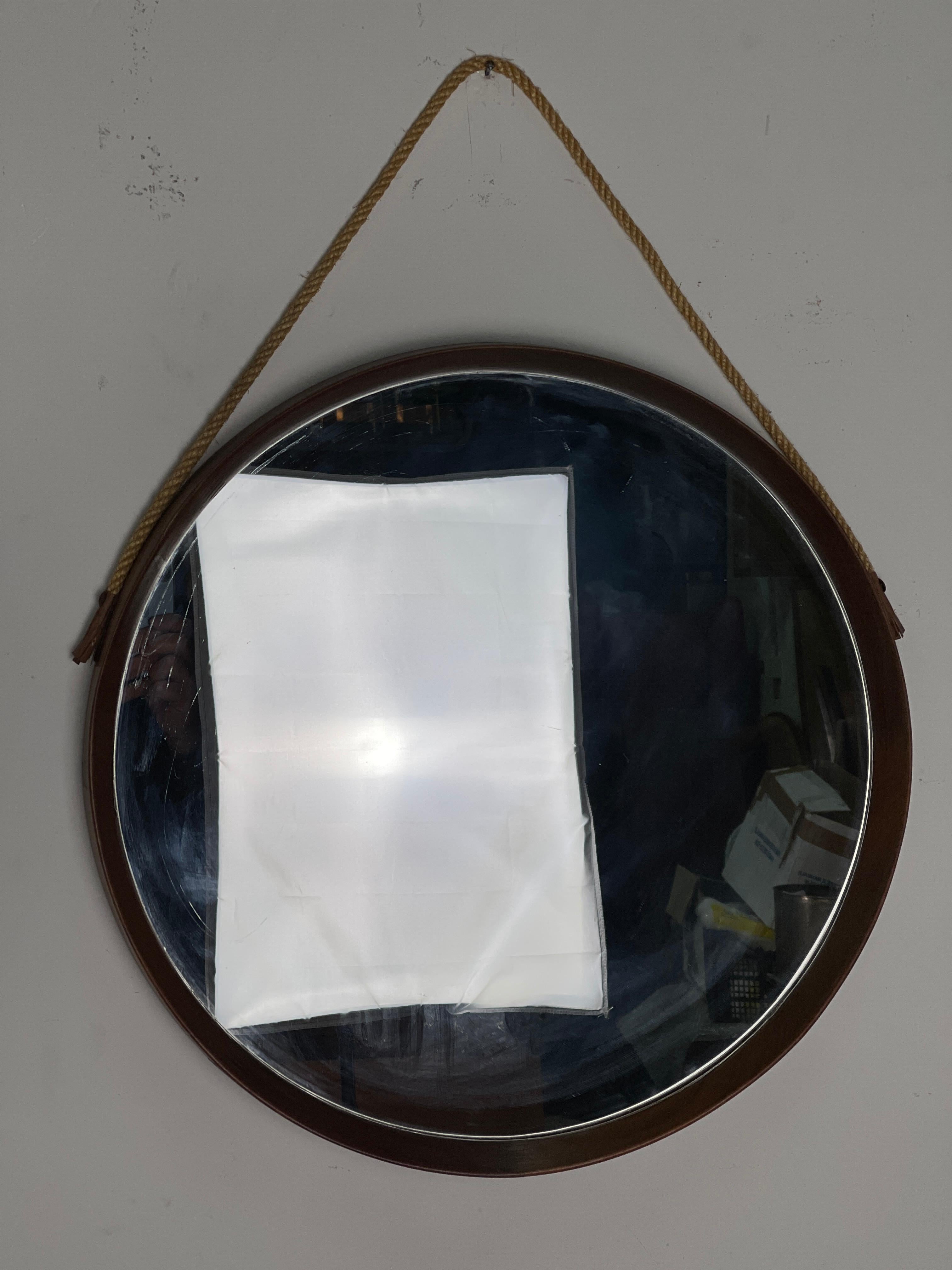 Round mirror with wooden frame attributable to the designers Campo and Graffi produced for Graffi Home.