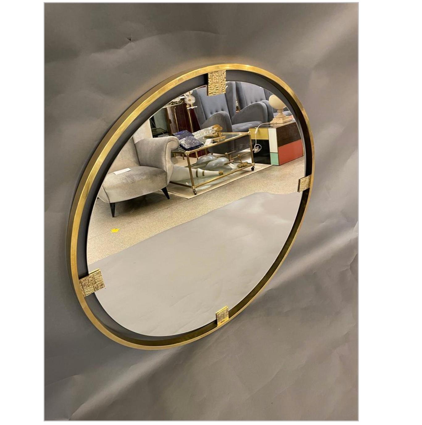 Round Mirror in Brass, circa 1980 In Good Condition For Sale In London, GB