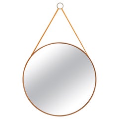 Runder Spiegel aus Teakholz und Leder, hergestellt von Glasmäster in Markaryd, Schweden