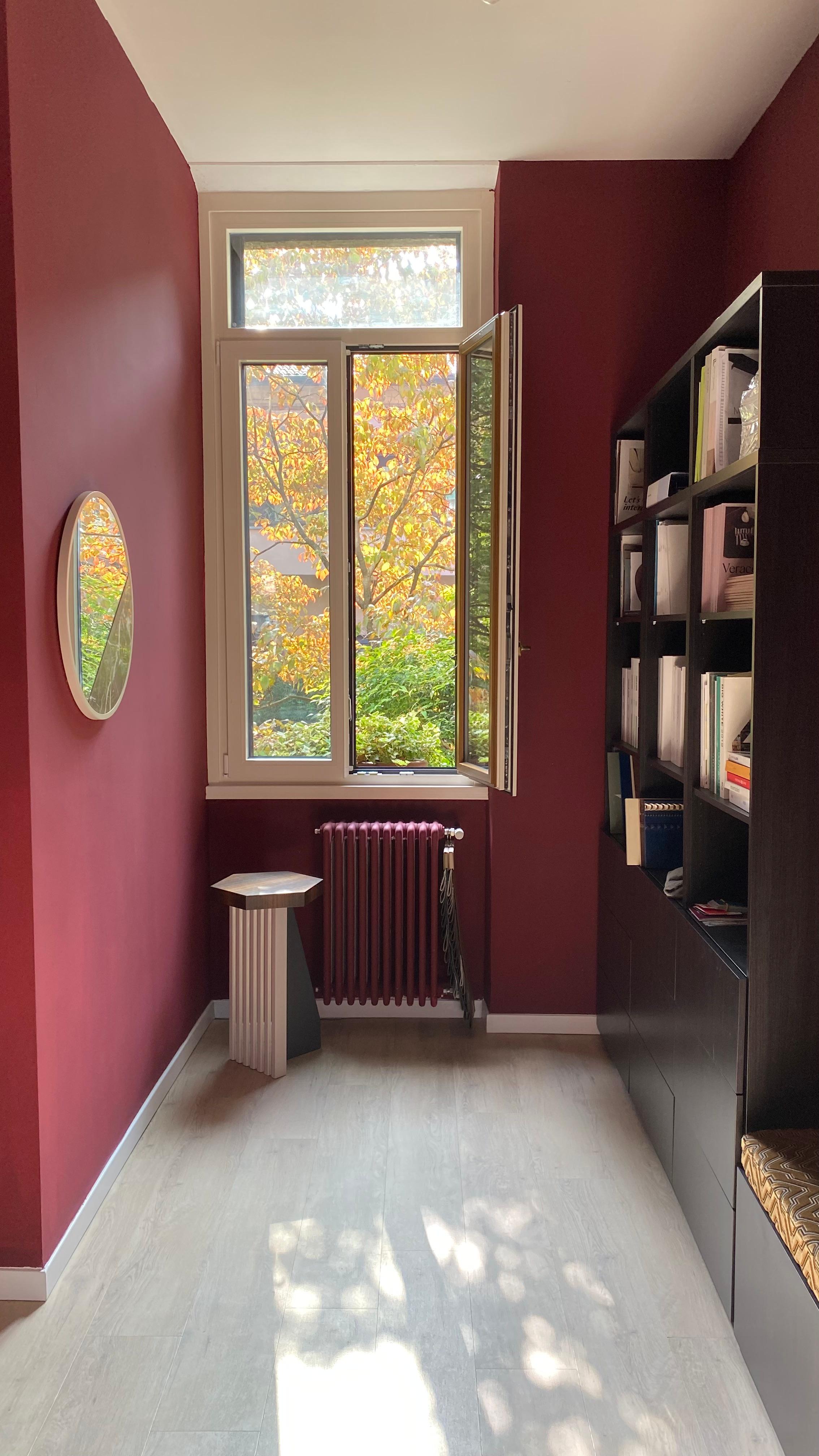 Moderne Miroir rond Valentine, fabriqué à la main en Italie en vente