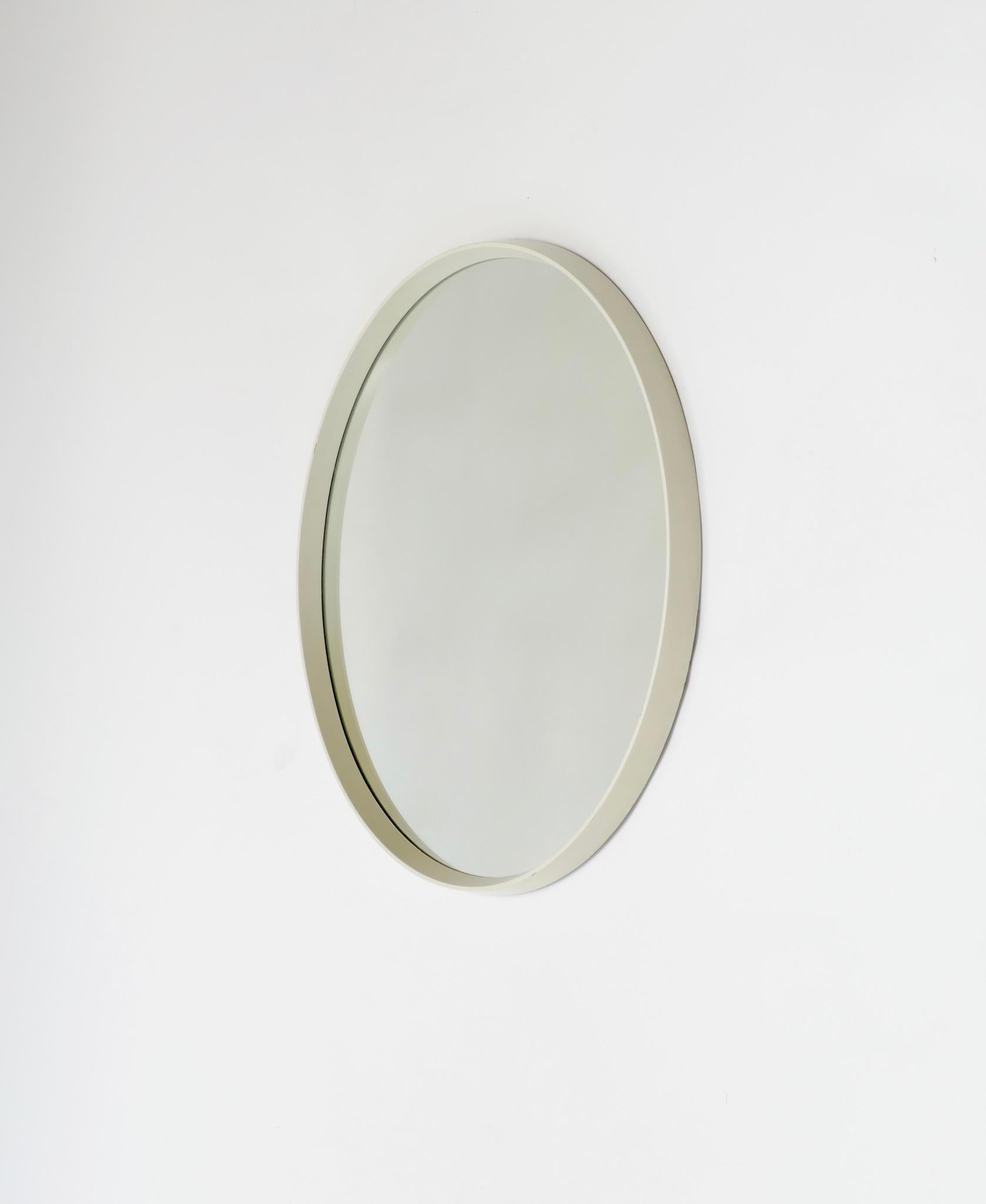 Round mirror with a wood white lacquered frame, Germany, 1970s.
There are similar items to see on my seller page
Measure: D 69 cm.